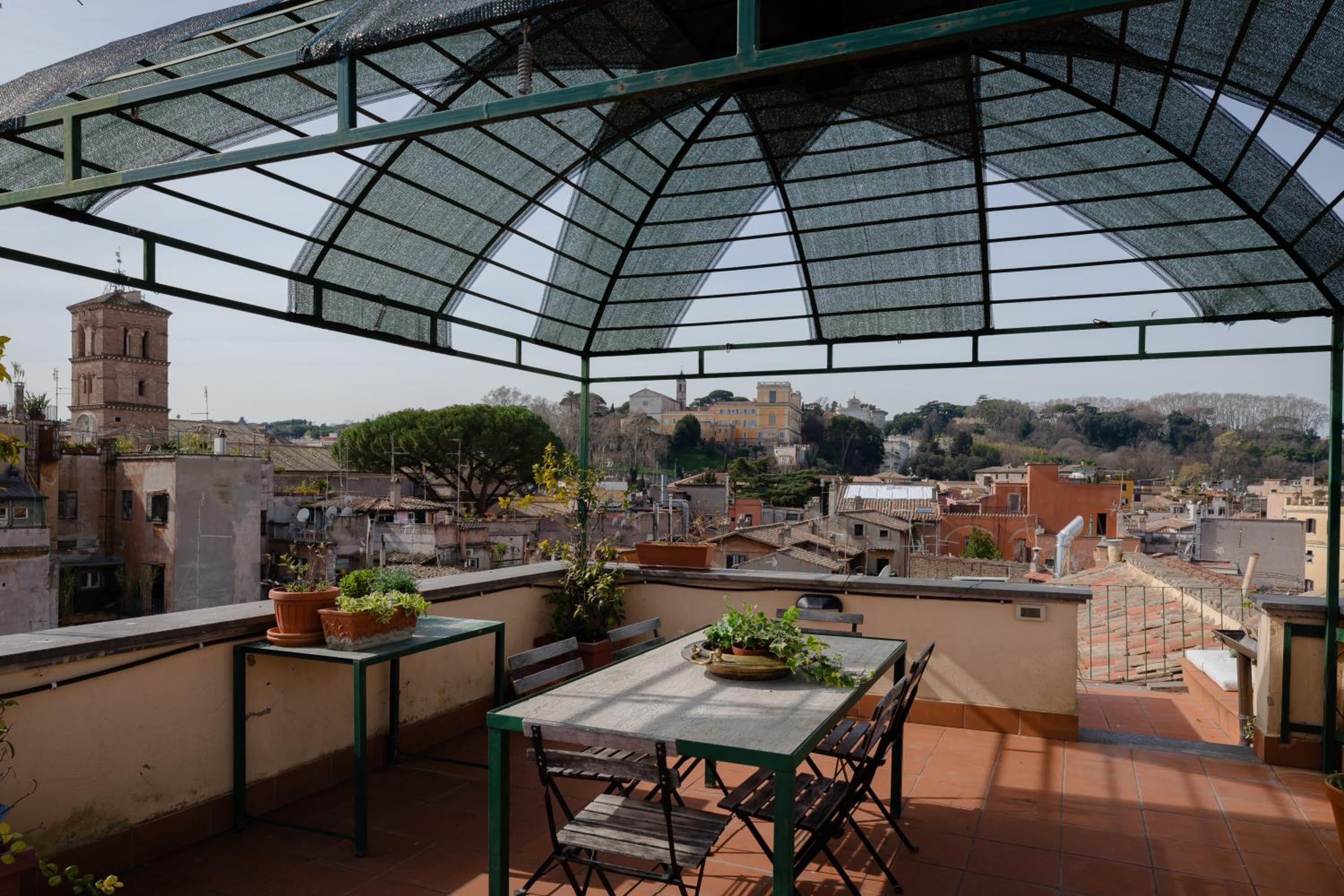 Amazing apartments with terrace or rooftop in Trastevere