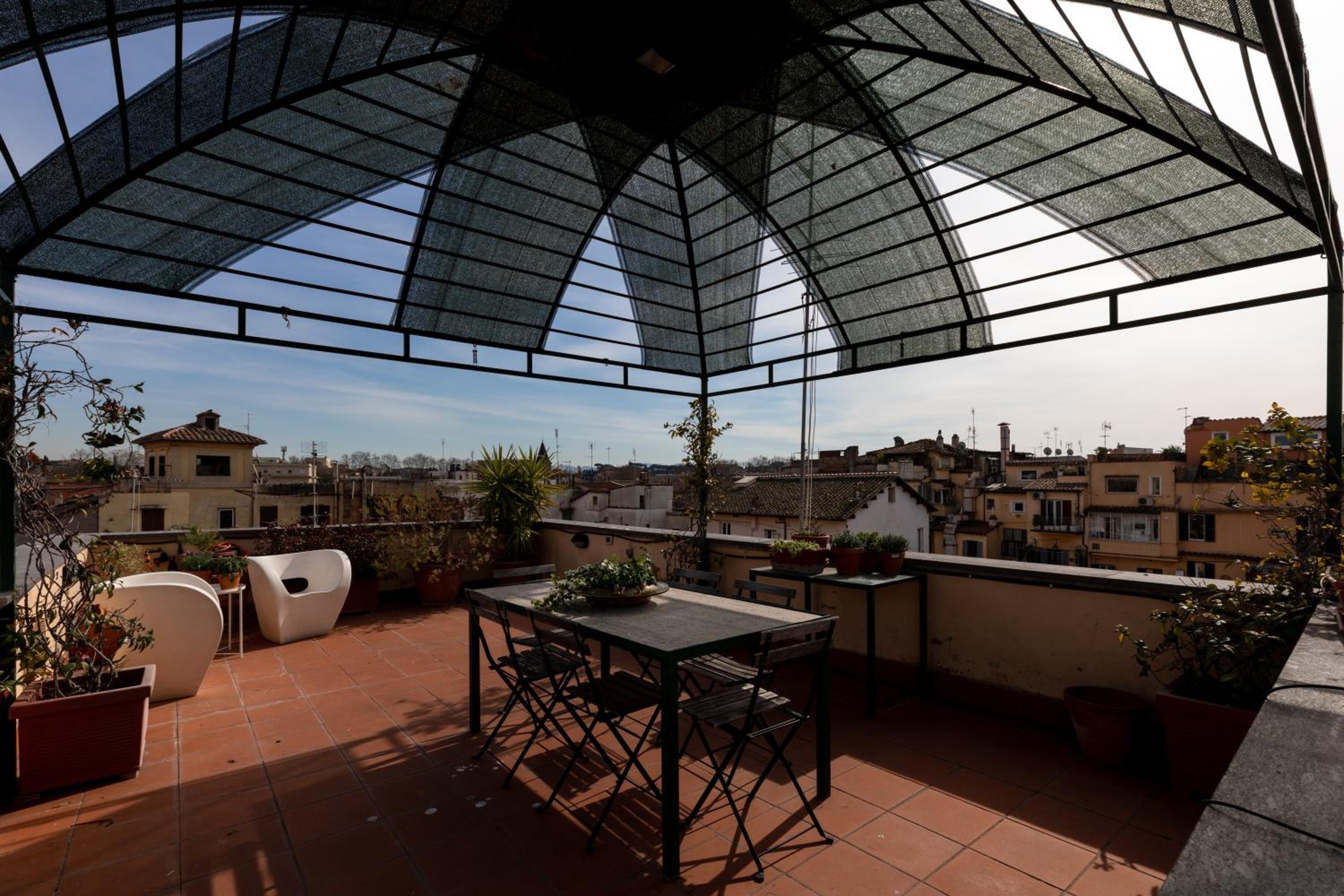 Amazing apartments with terrace or rooftop in Trastevere