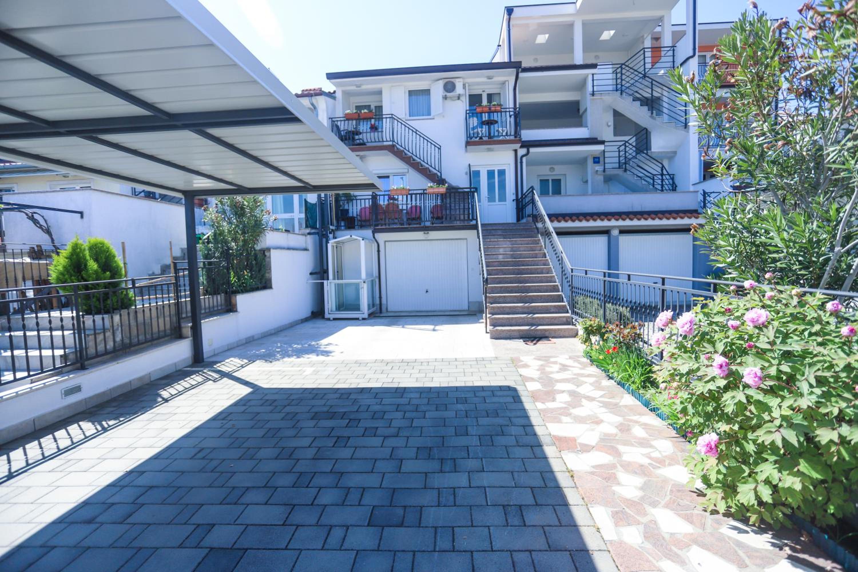 Apartment Ivica
