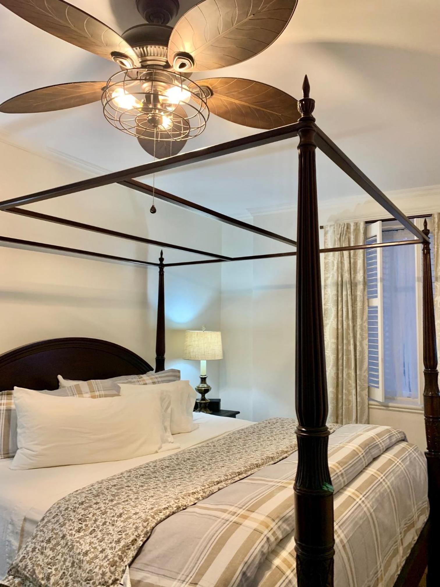 Plantation House Bed & Breakfast