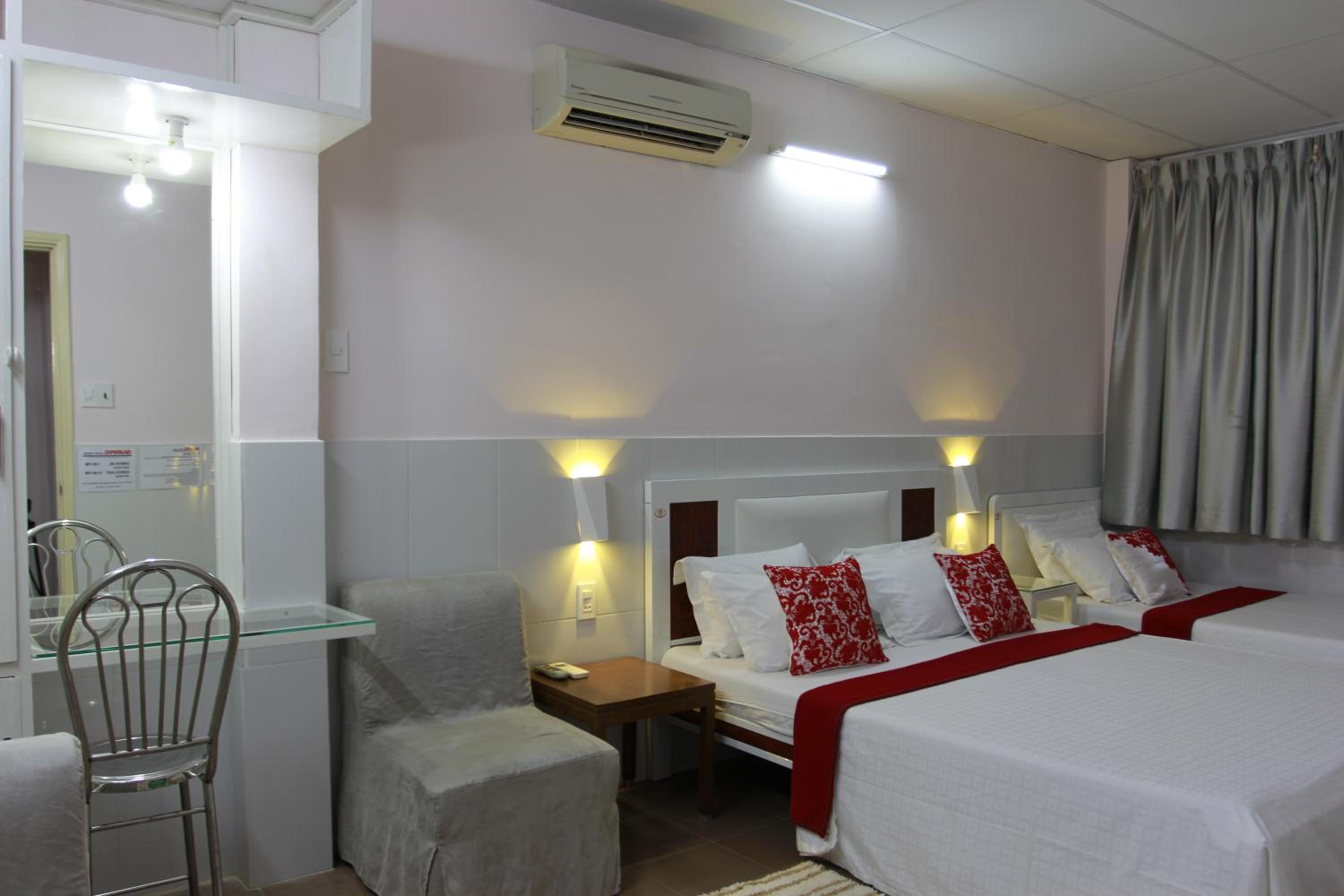 QUANG SAIGON Hotel- 40-7 Bùi Viện-Walking street
