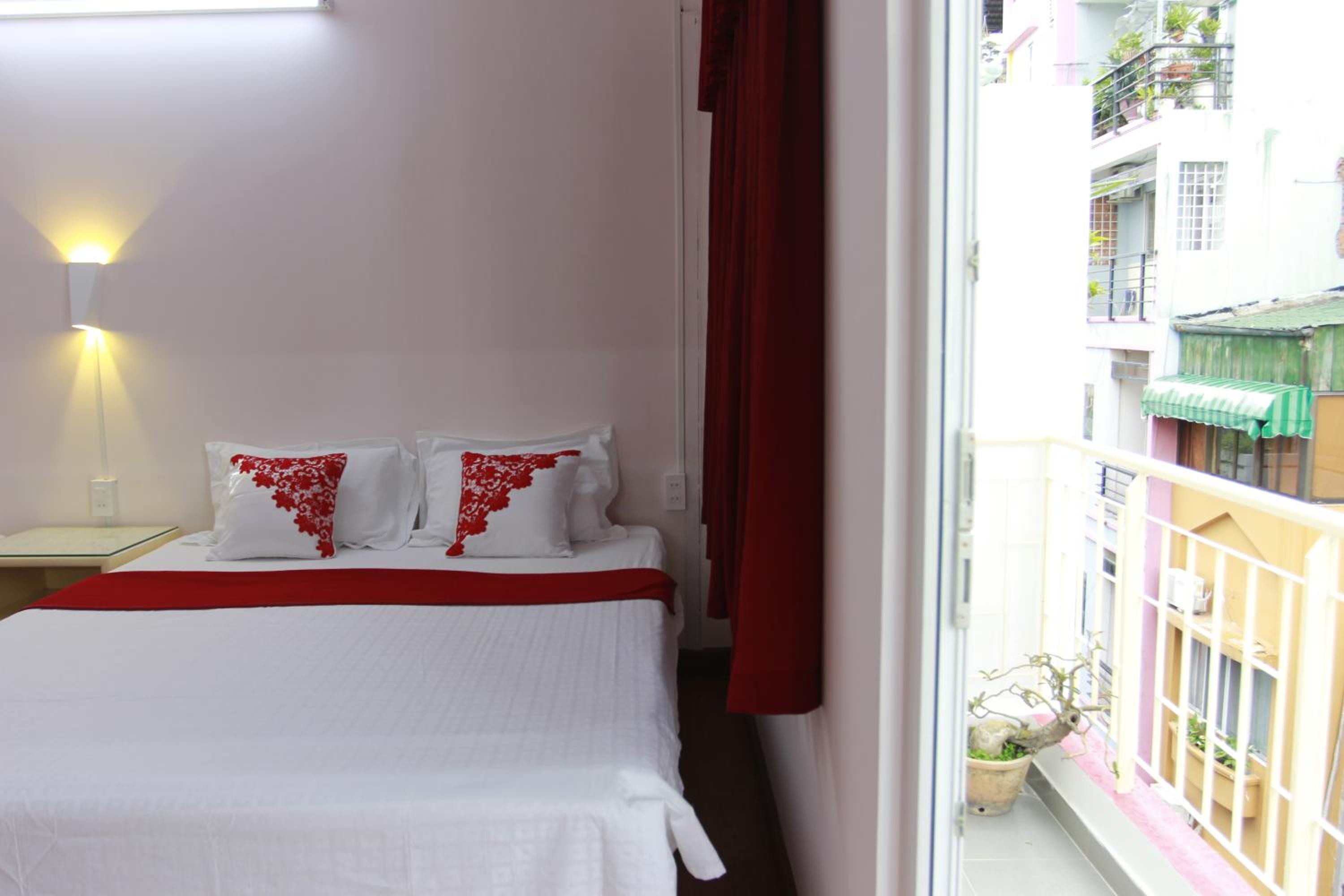 QUANG SAIGON Hotel- 40-7 Bùi Viện-Walking street