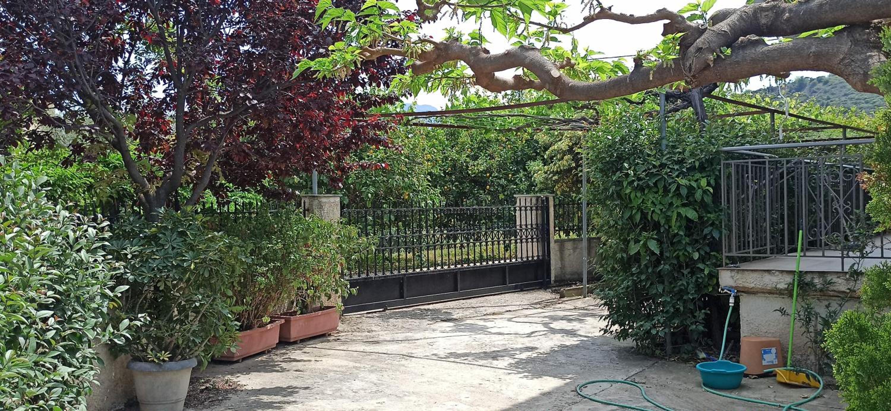 Nikos Holidays House