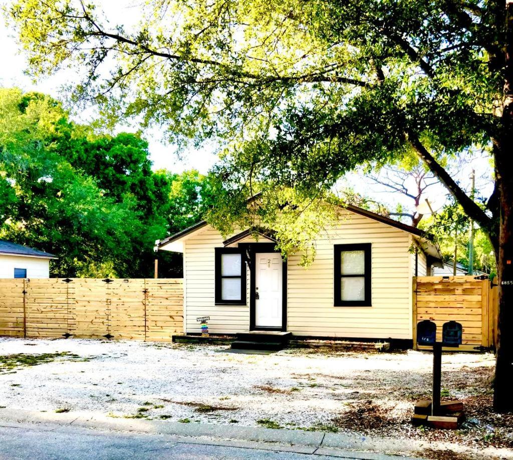 Hotel Two Fully Equipped Apartments and a Studio 5 miles from the beach - Image 1