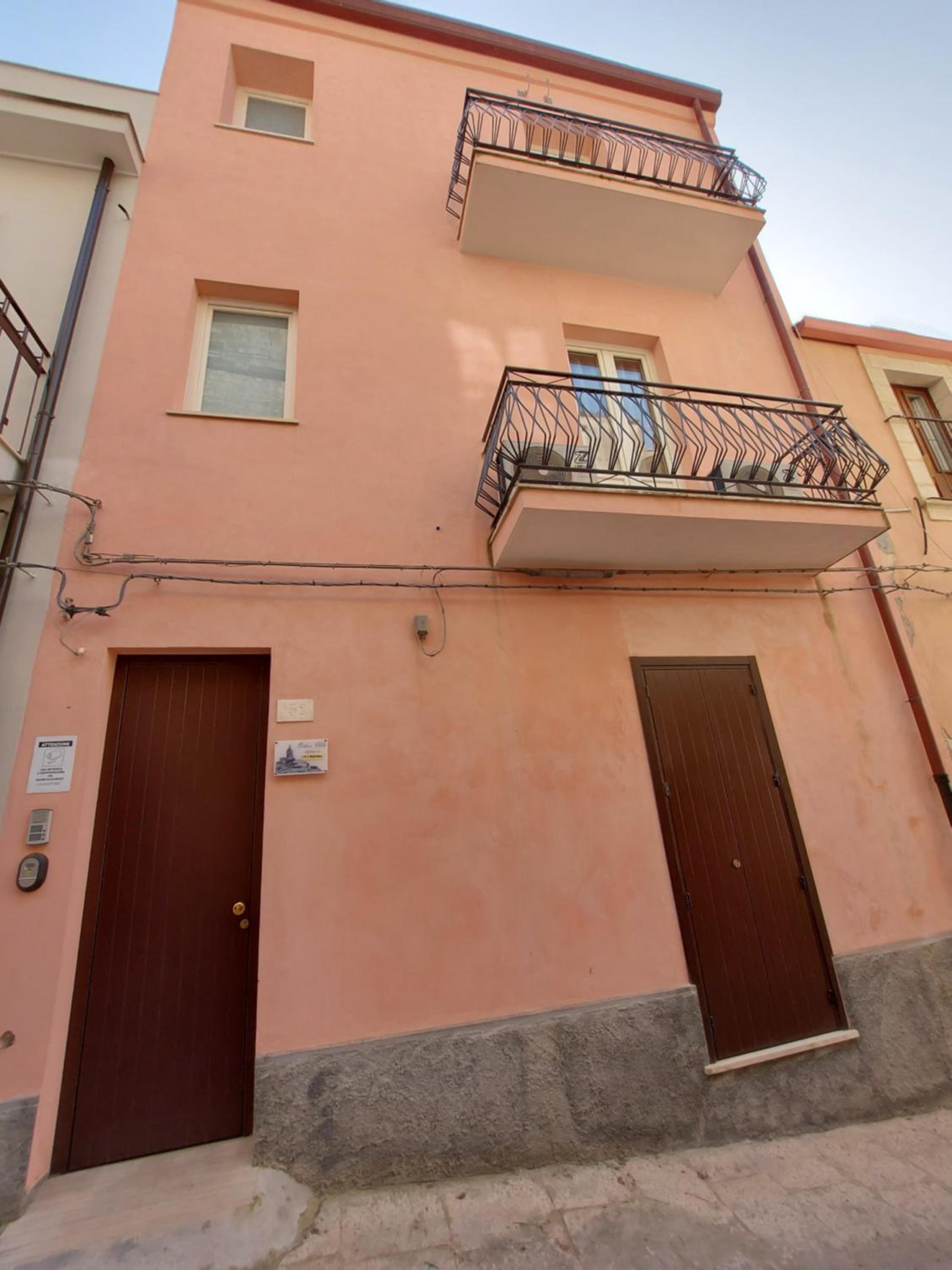 Hotel Oikos - Ragusa Ibla - Image 1