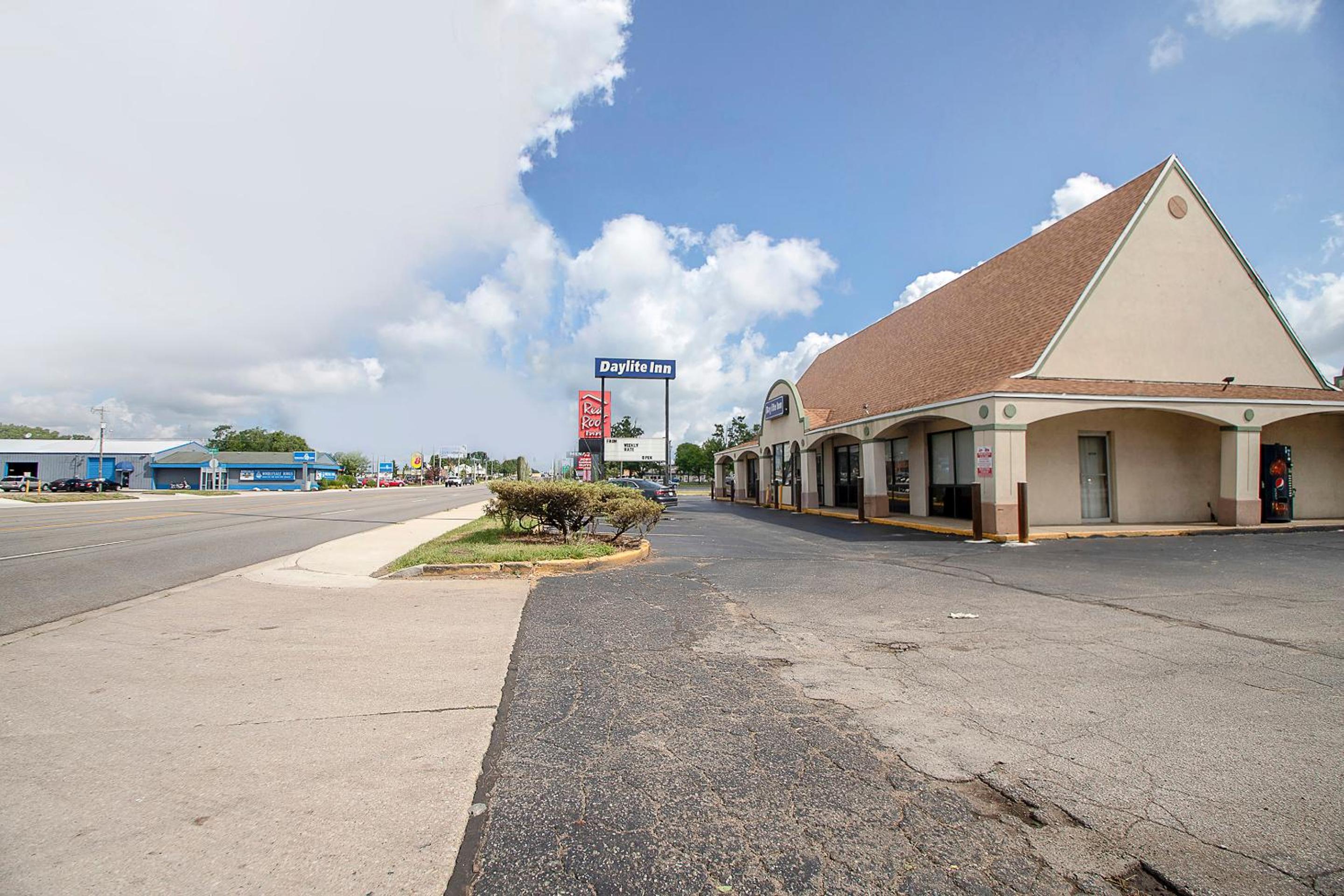 Hotel O Daylight Inn Elkhart I-90, IN view 3