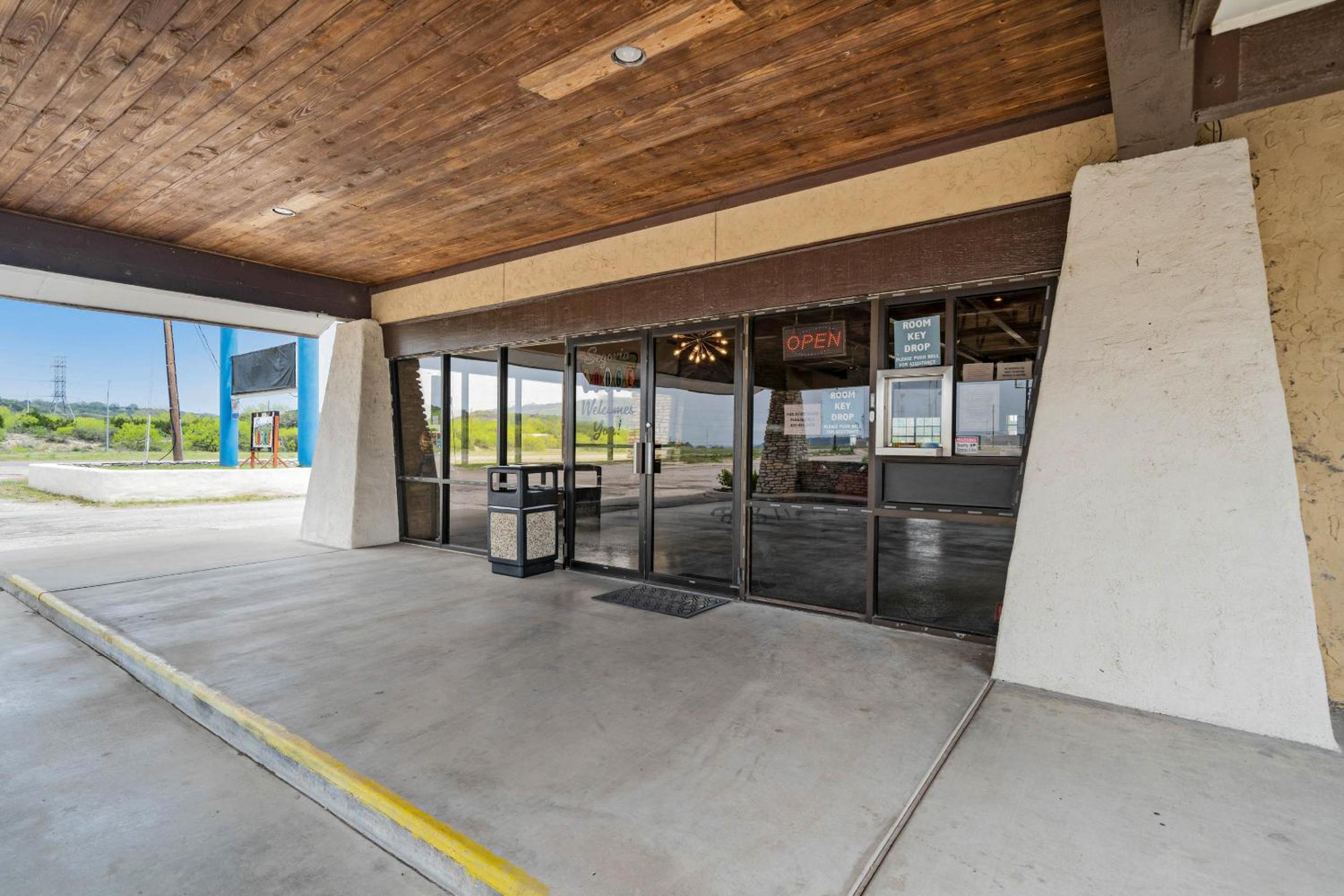 Segovia Lodge Junction TX I -10 view 5