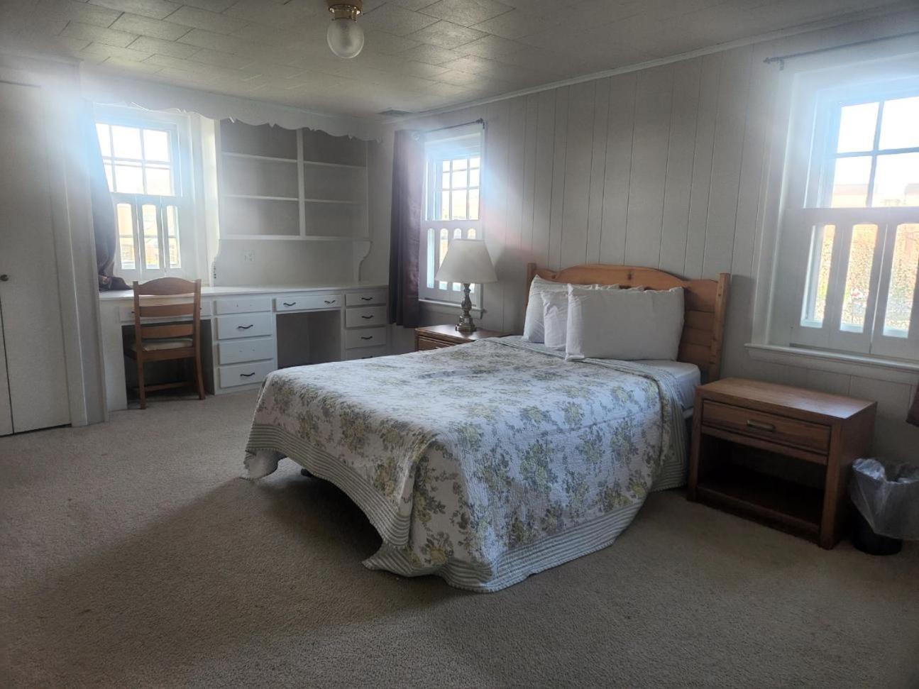 Spruce Lane Lodge and Cottages
