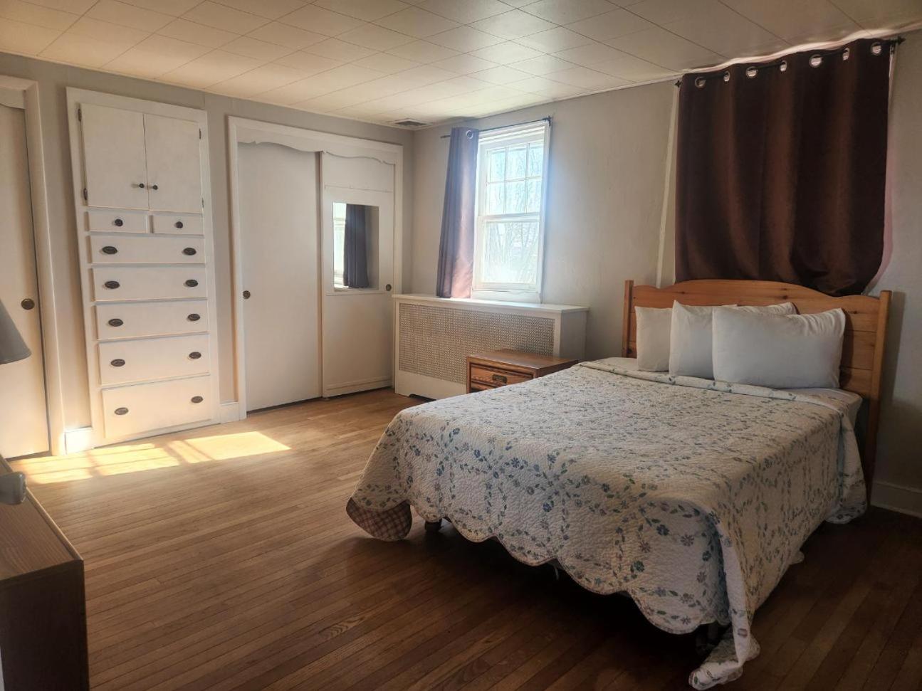Spruce Lane Lodge and Cottages