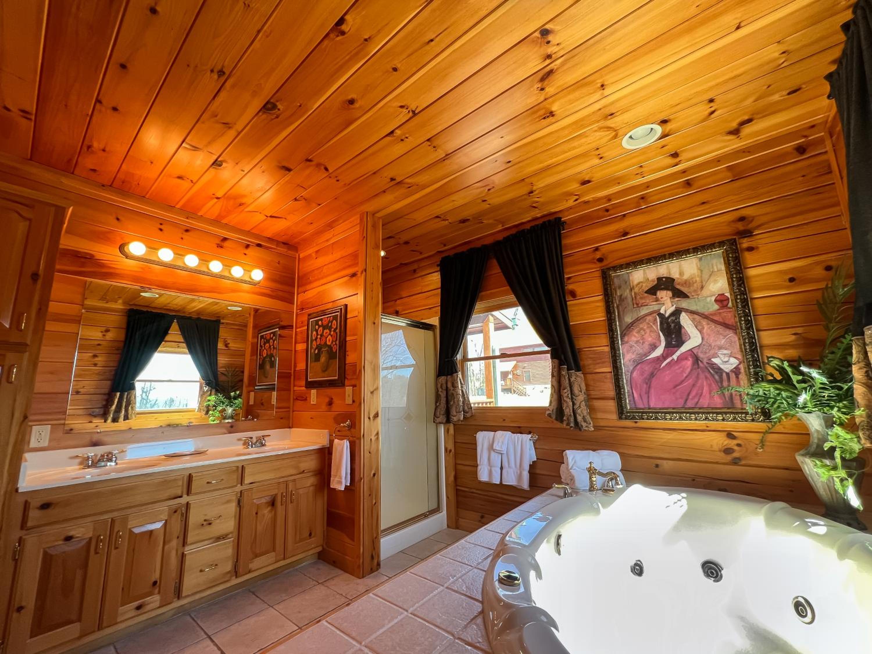 2 King Bedroom Cabin! 2 Jacuzzi Bath! Stunning Mtn View! Hot Tub! Game Room! view 5