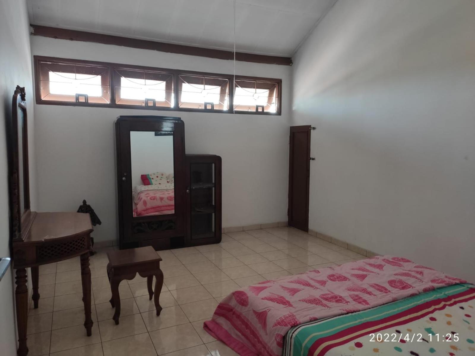 Kelana 2 Nice Homestay (5 Bed Rooms) Semarang view 3