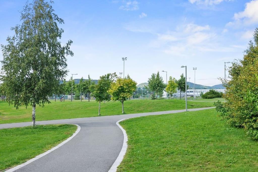 Scandpoint Apartment Fornebu Near Sea front with outdoor walk! view 2