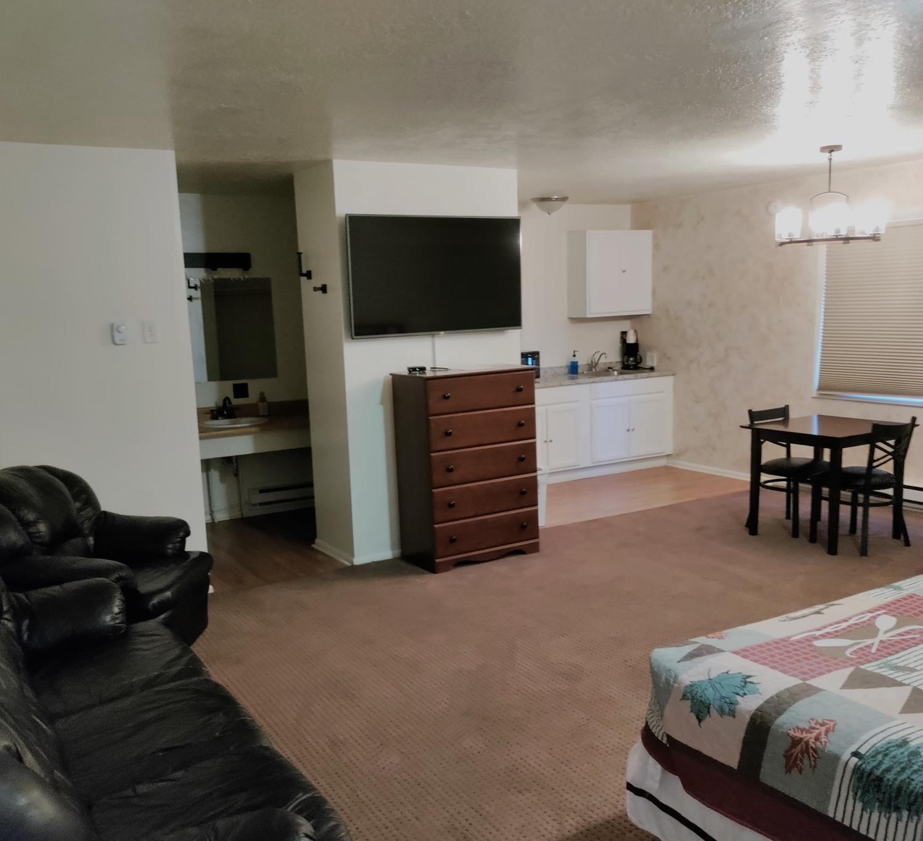 Salina Vacations - High Desert Inn - Property Image 7