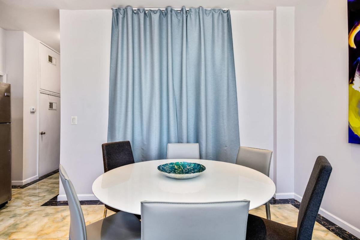 The Philadelphia Getaway 2BD Apartment in the heart of the City view 4