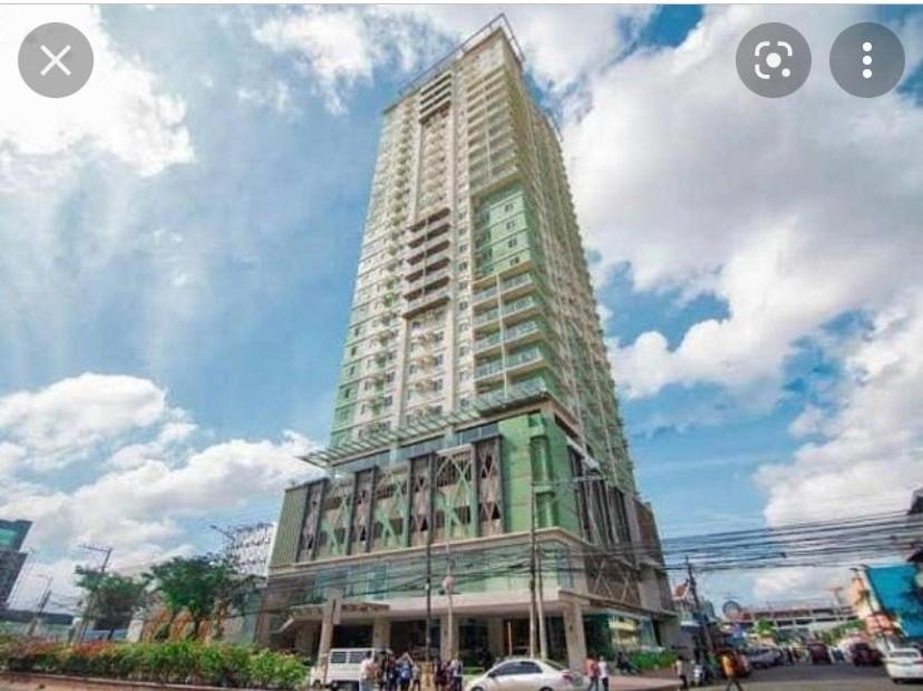 Hotel Sunvida Condo across SM City Cebu w/ WIFI and View - Image 1