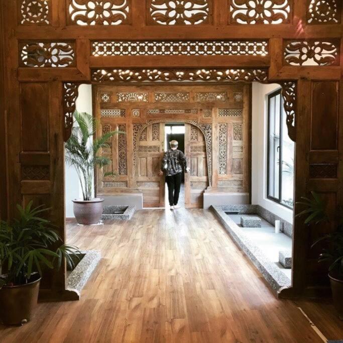 Grand Serene Lakeside Bali Style Villa photo 3