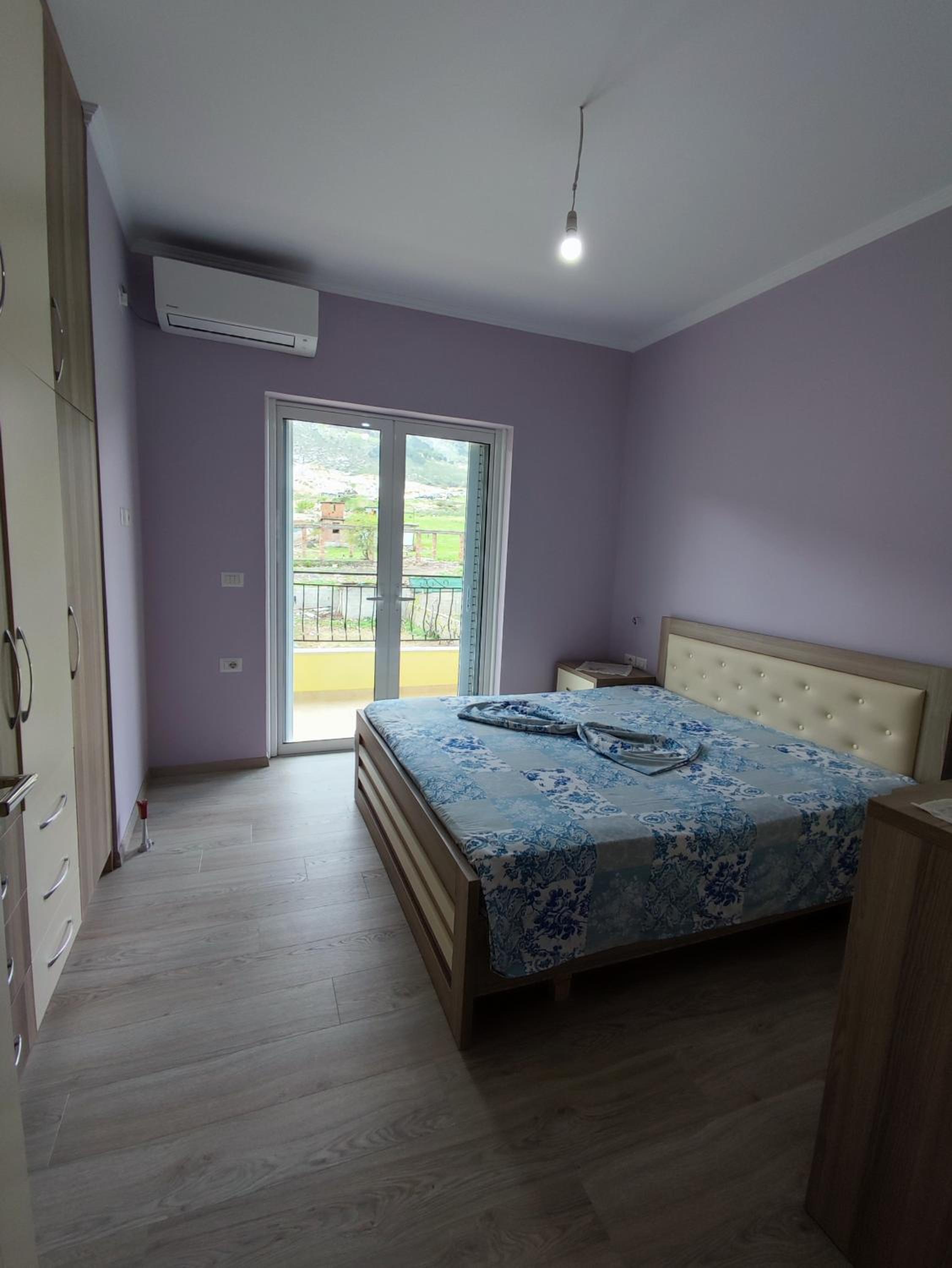 Cheerful 2 bedroom villa with free parking. photo 5