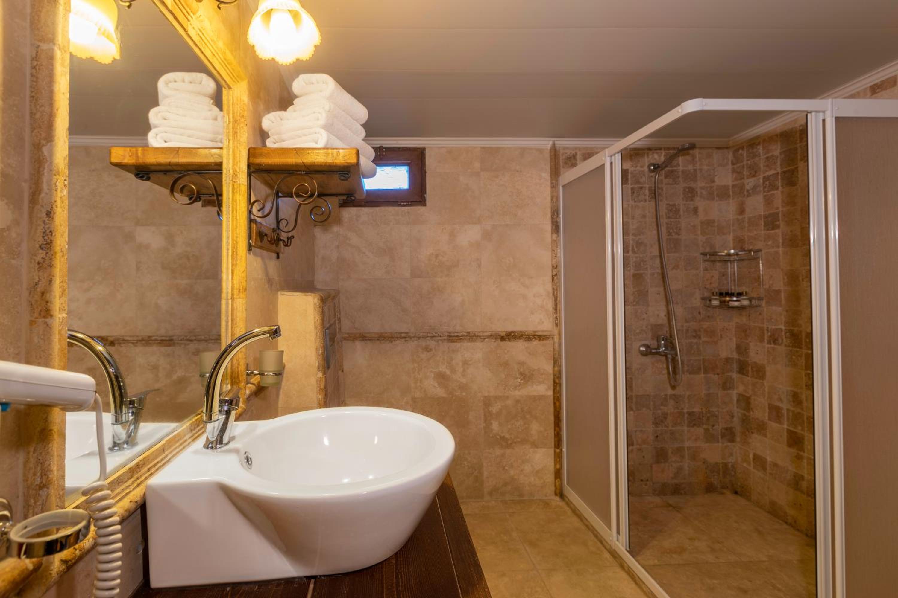 Maron Stone House - Image 30