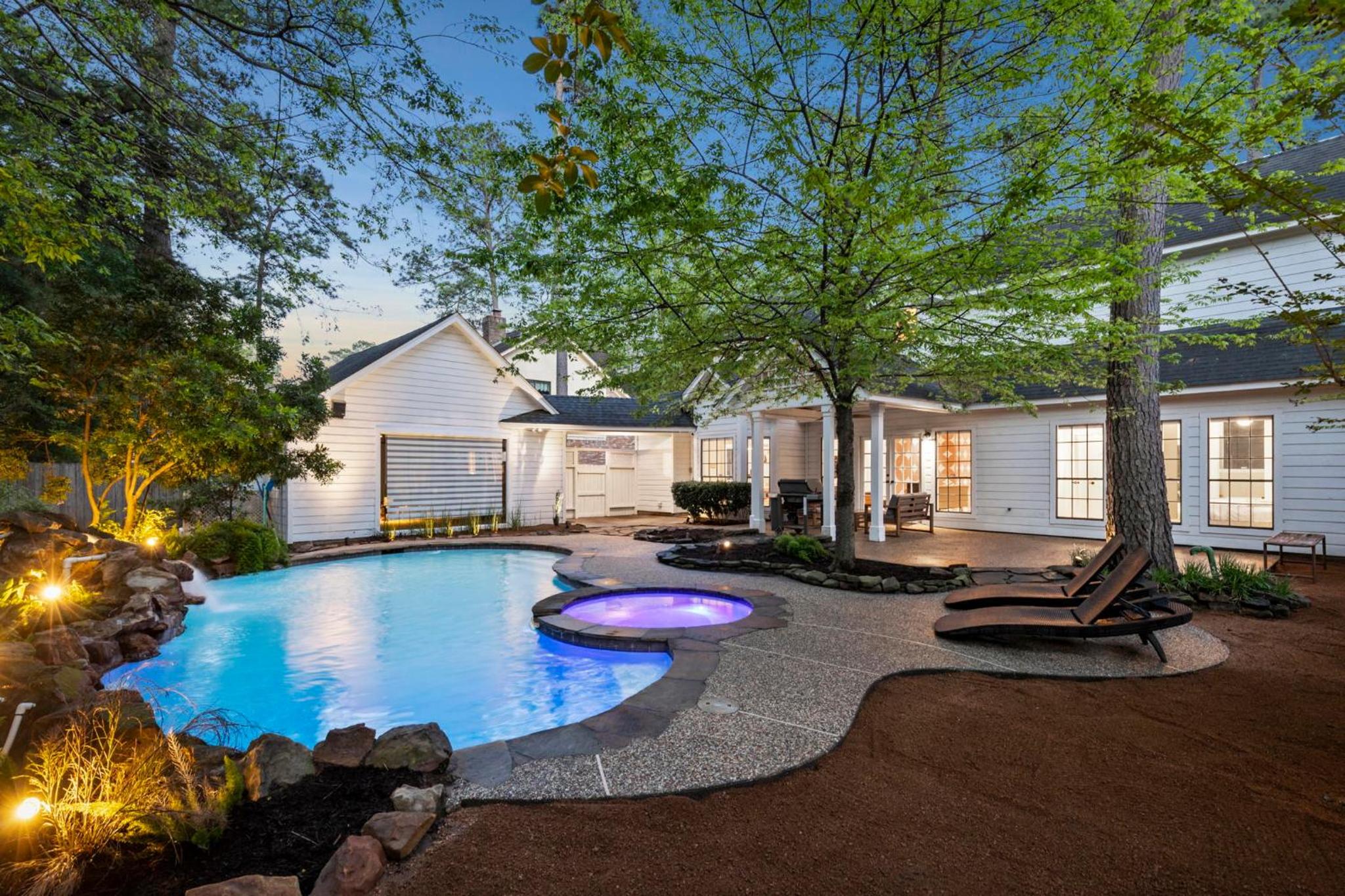 Hotel Unique Mid century modern in The Woodlands - Image 1