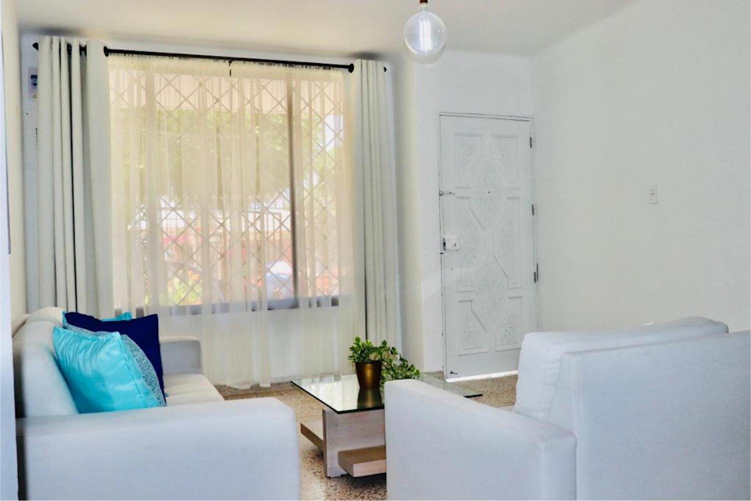 Hermosa casa ideal para grupos y familias con patio amplio cerca al Malecón