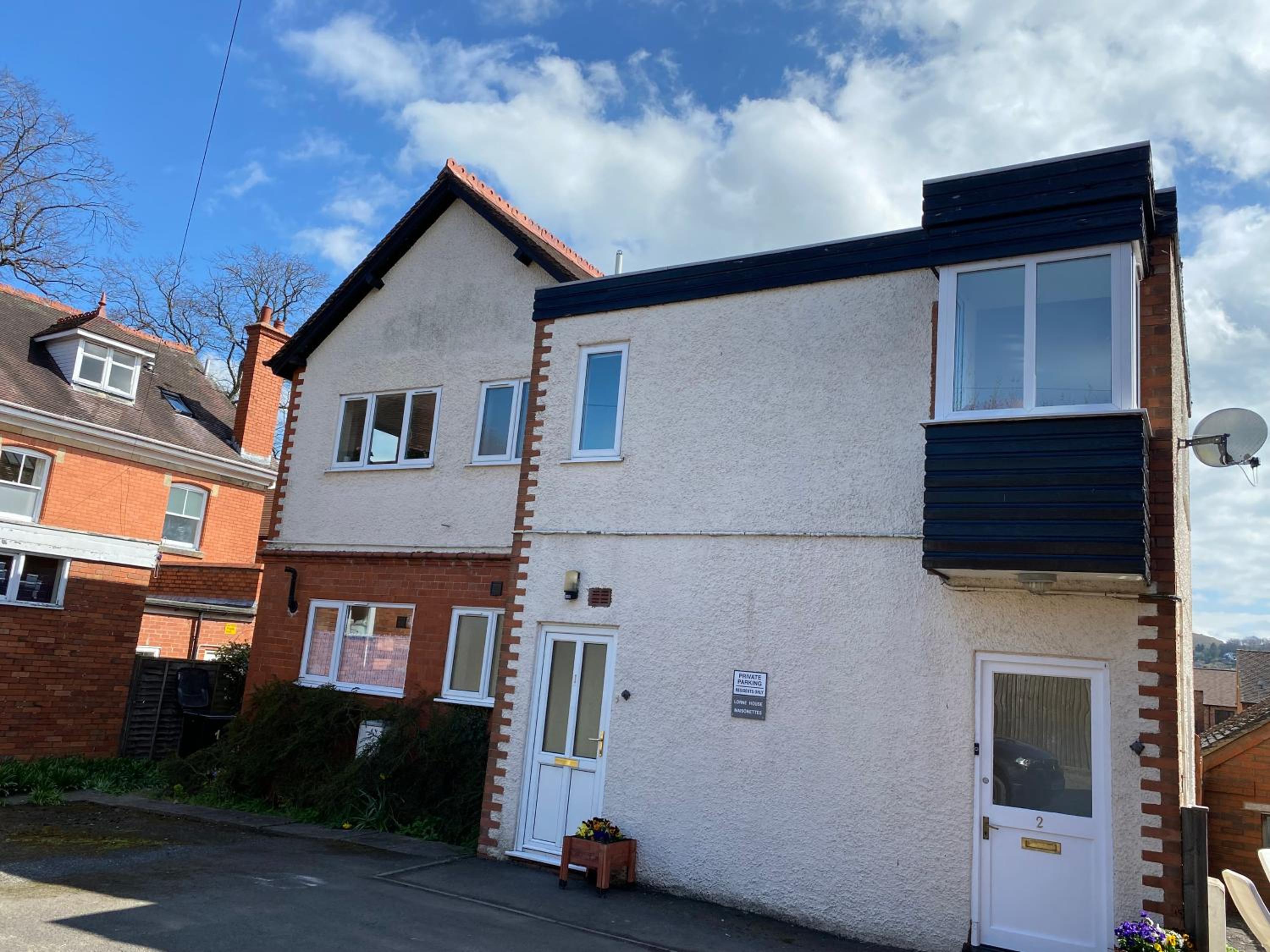 Large Ground floor apartment in the heart of Church Stretton with free parking