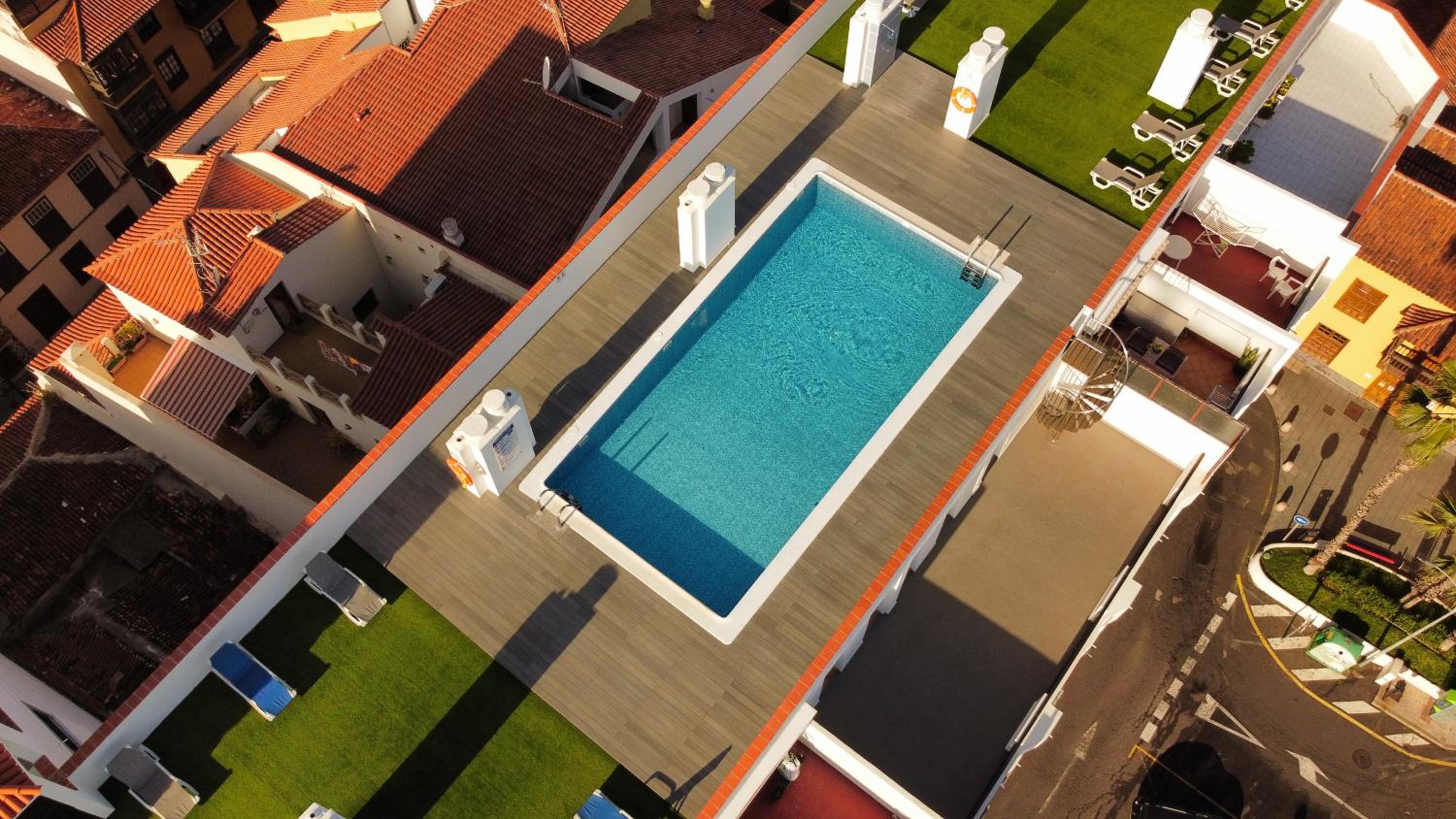 Estudio Ático Sol y Playa piscina