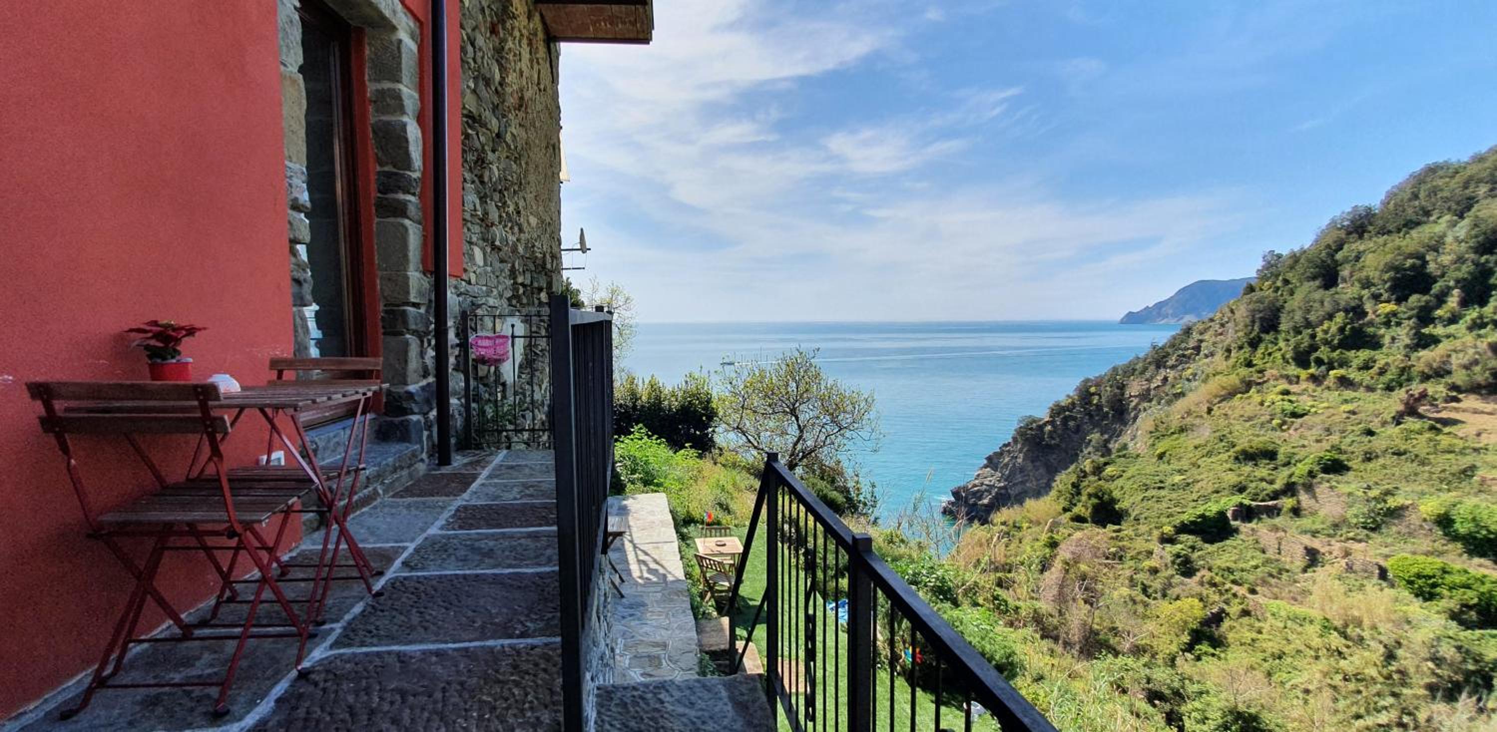 Arbanella en Corniglia — balance & terrace