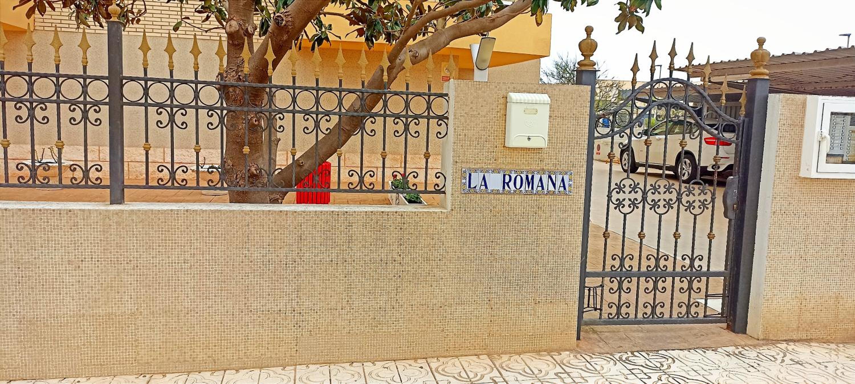 Apartamento céntrico en la playa con piscina.