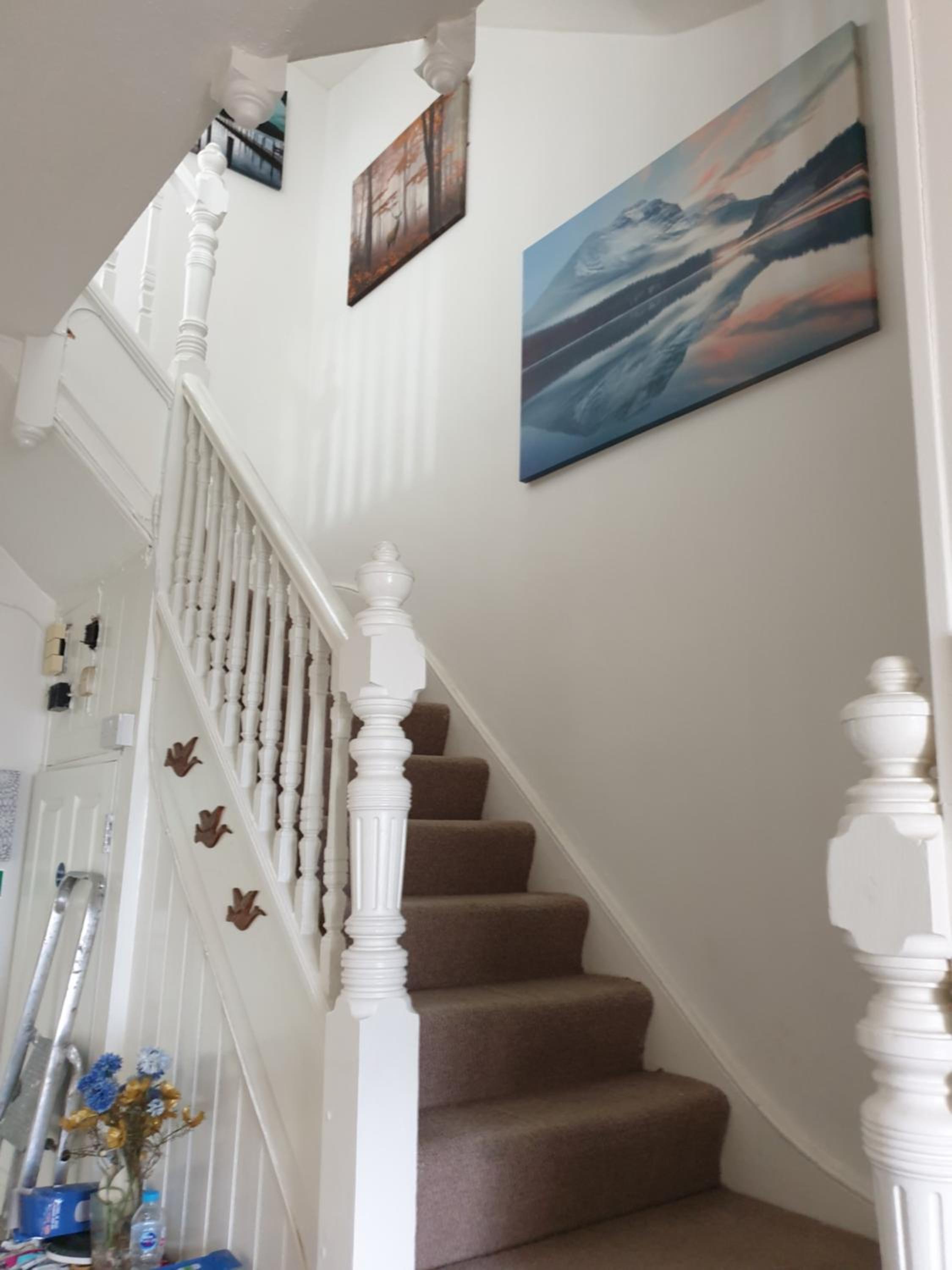 Amazing 6 bedroom house with free parking on site. view 3