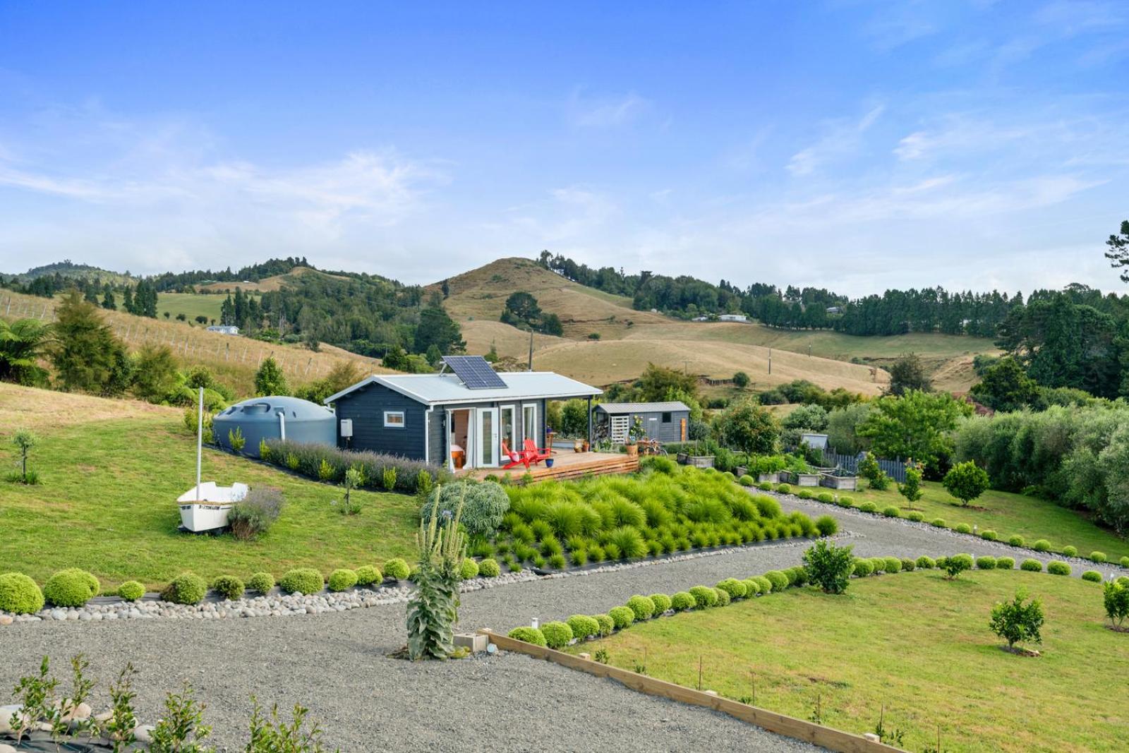 Kaitipu - Papamoa Hills Holiday Cabin view 3