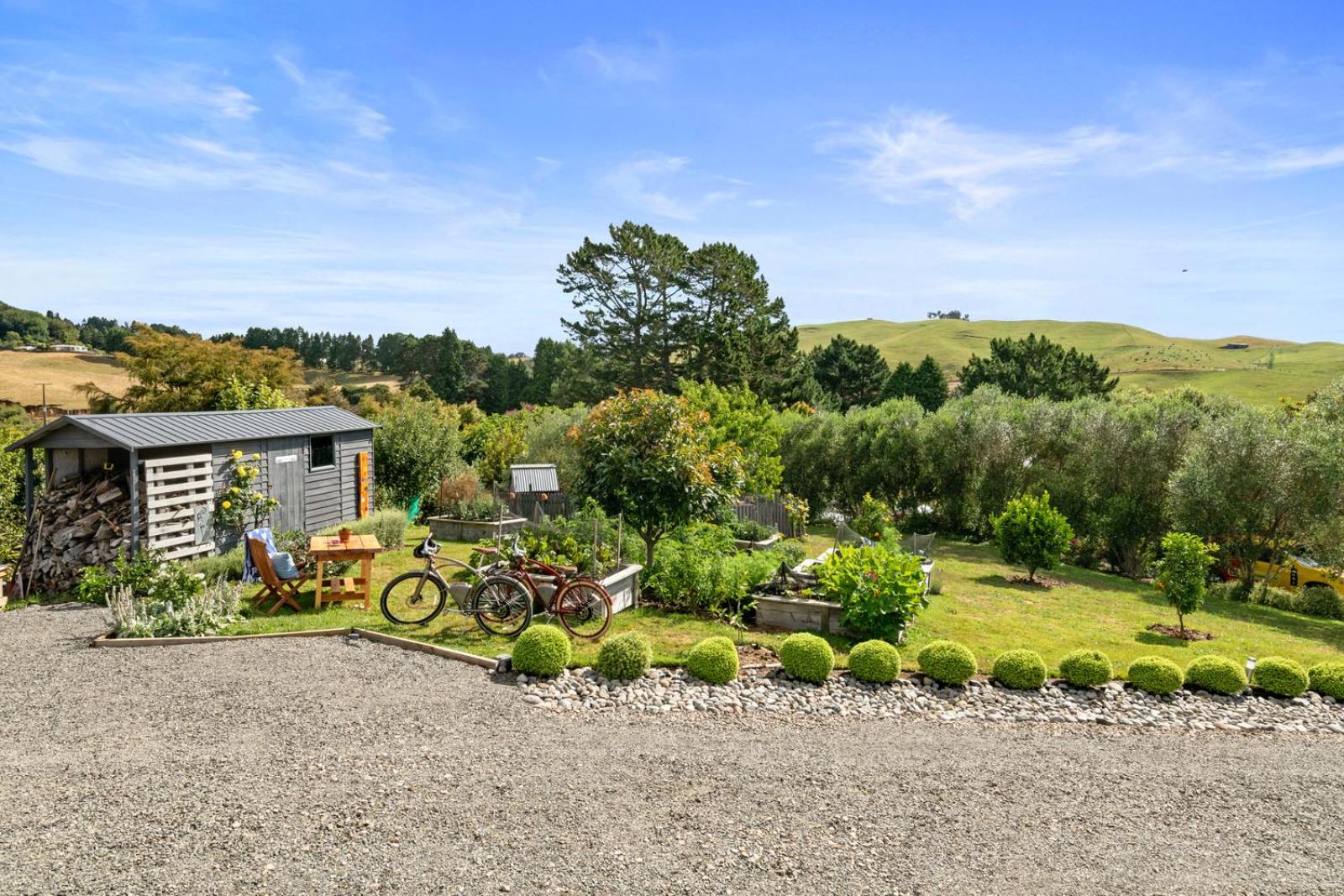 Kaitipu - Papamoa Hills Holiday Cabin view 5