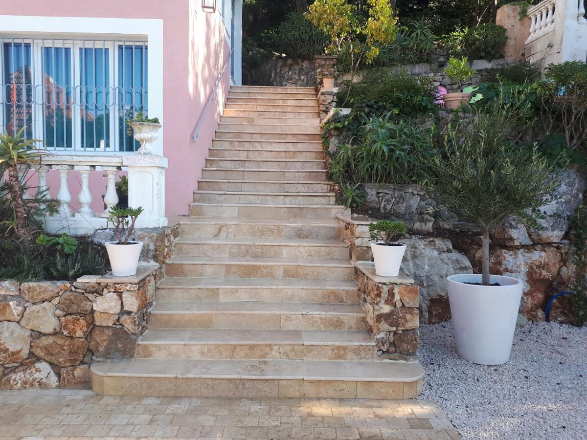 Le Mas rose by Booking Guys photo 5