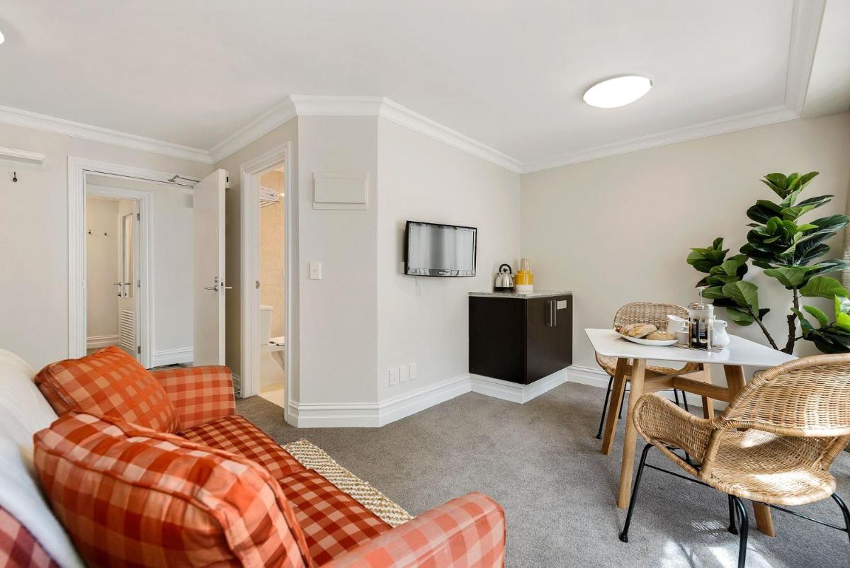 Central Luxury at 407 The Beacon Studio view 5