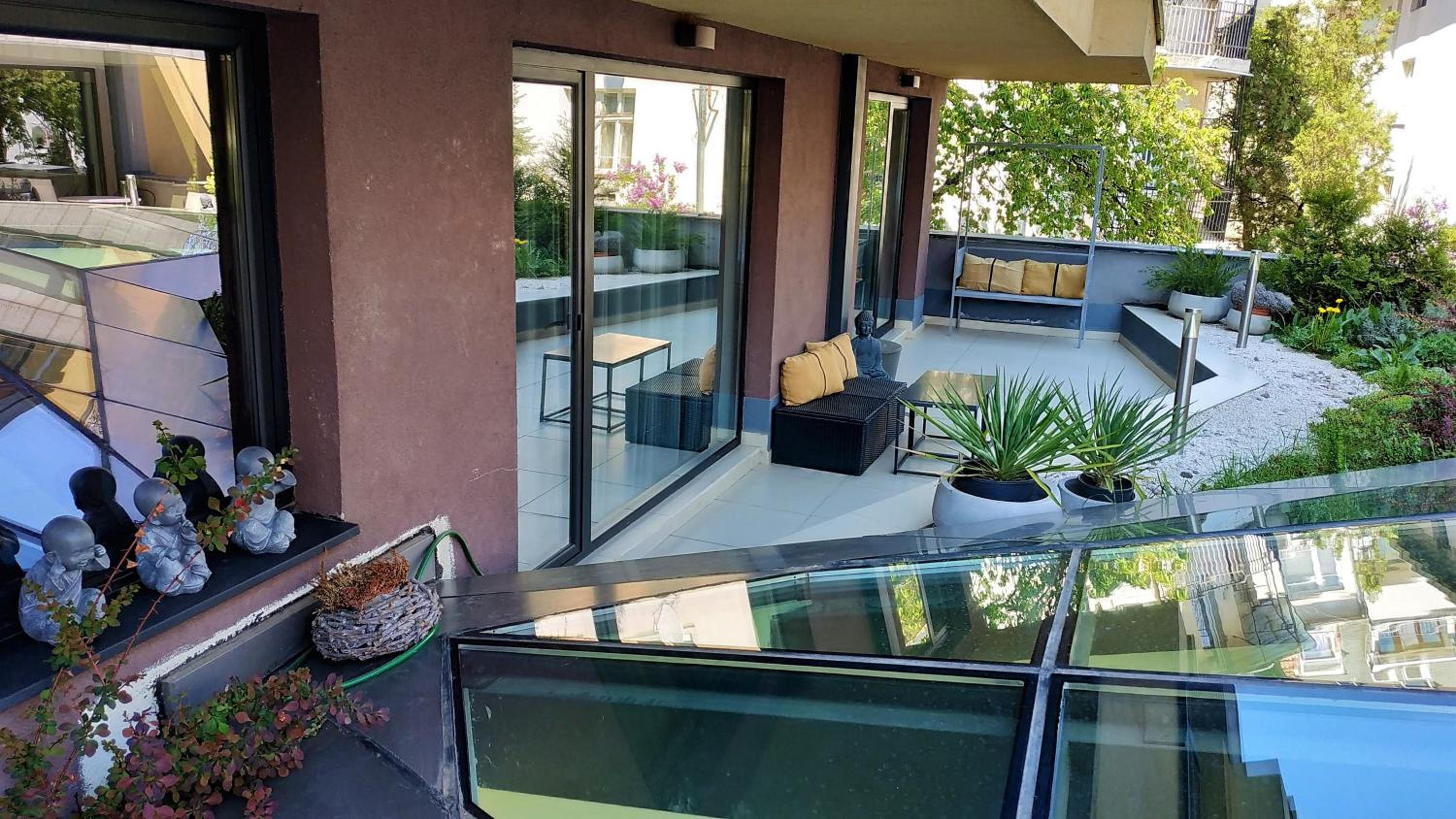 Baratero Club Apartments Private Parking EV points