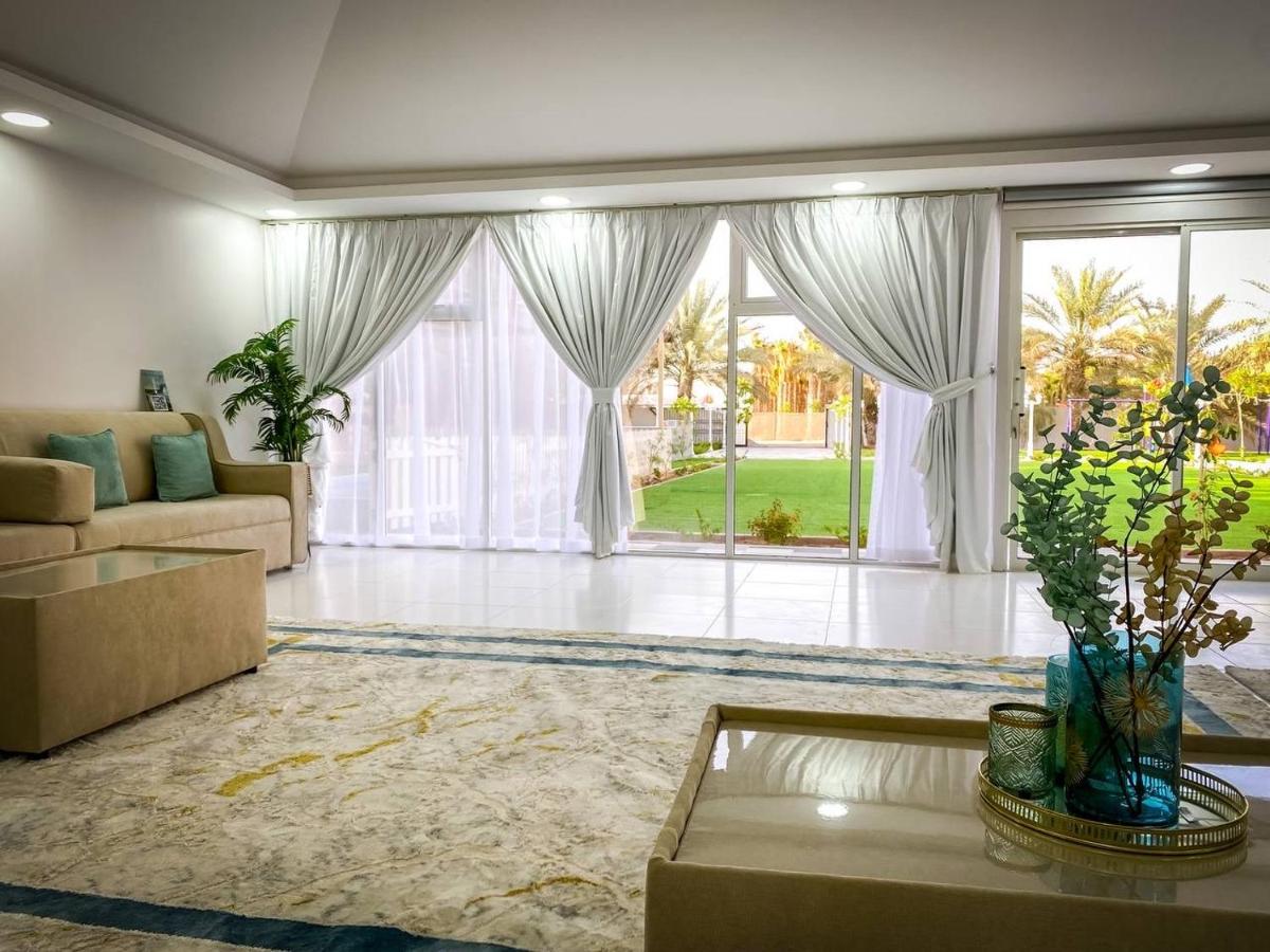 Palm Escape Farmhouse - By Seven Elements