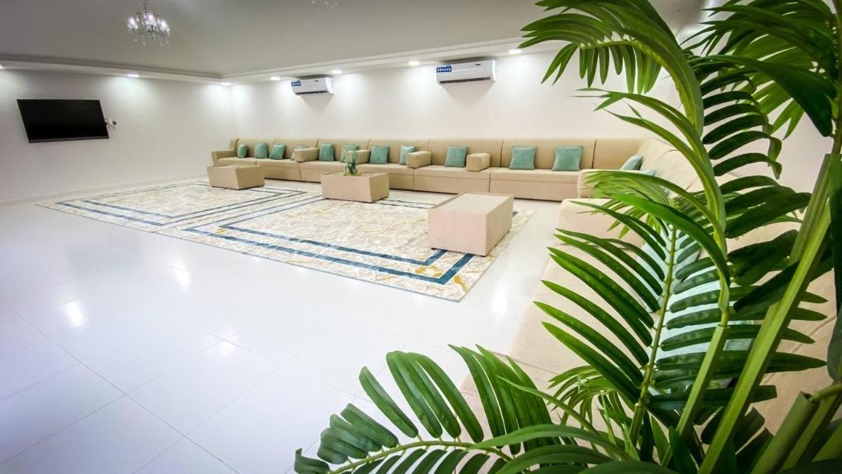 Palm Escape Farmhouse - By Seven Elements