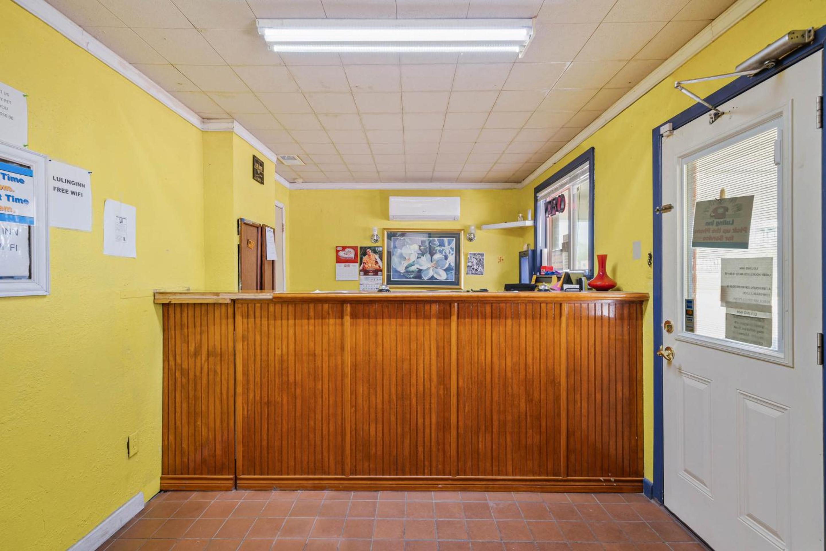 OYO Hotel Luling TX Downtown I-10/US-90 view 3