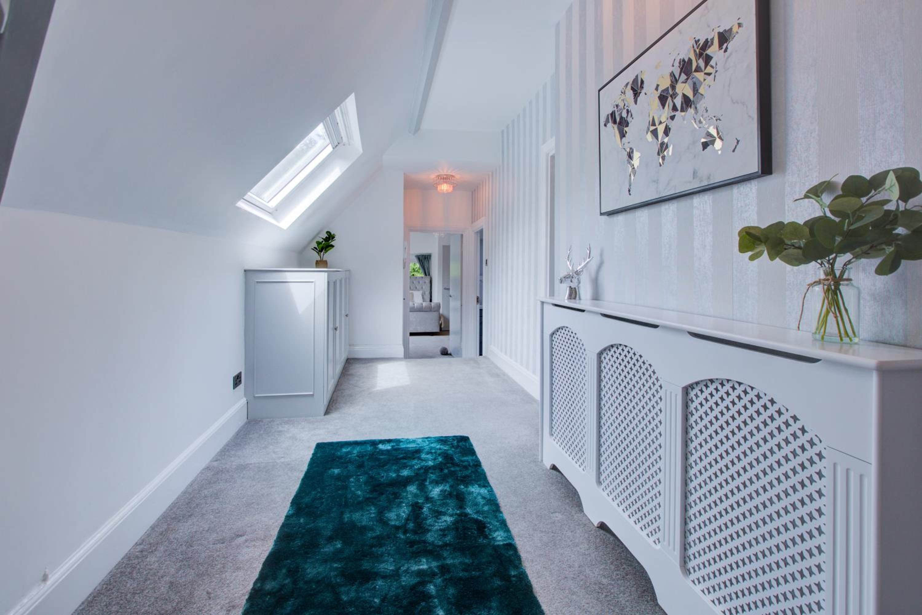 Large 3 Bedroom Apartment with Free Parking near Beach and Meyrick Park Fast WiFi