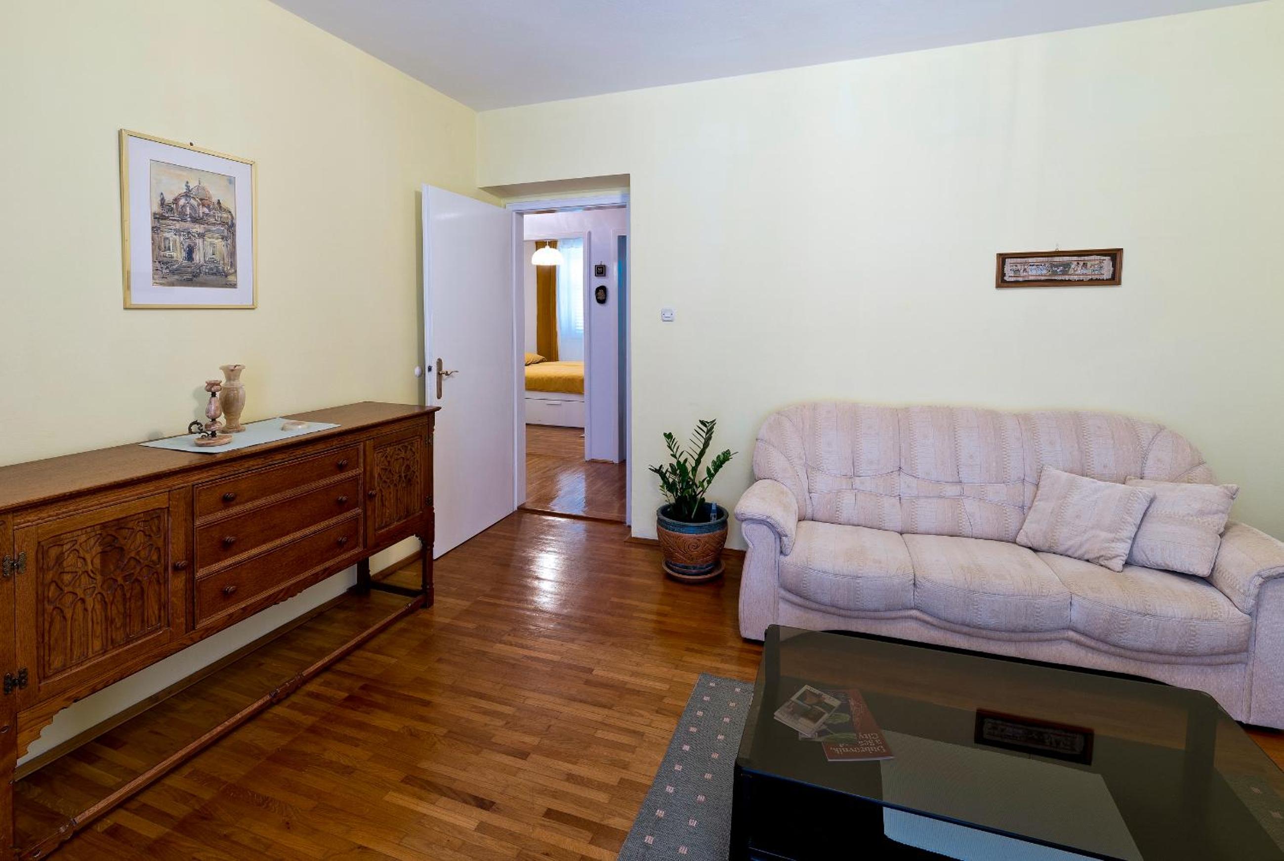 Comfortable Neda 58m2 next to beach&Old Town, beautiful location
