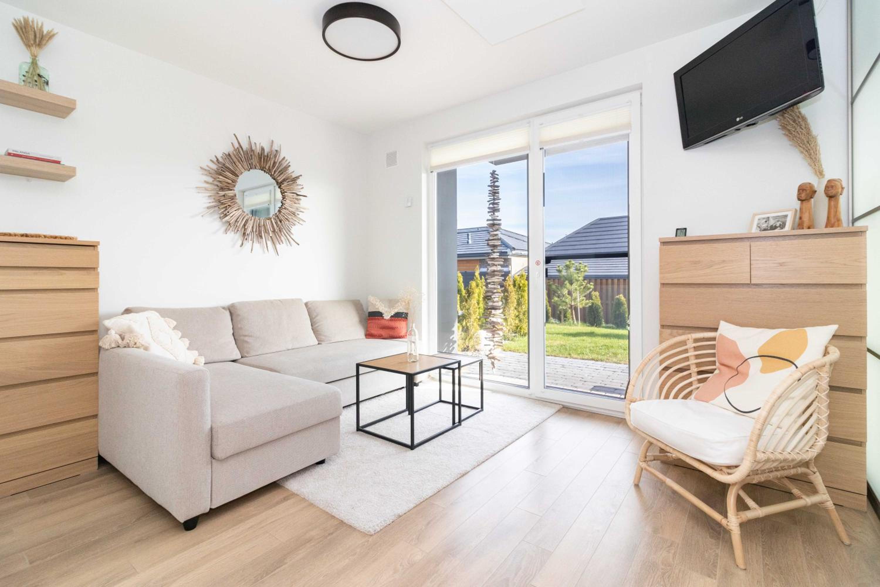 Green Shine Apartment, By Cohost view 3
