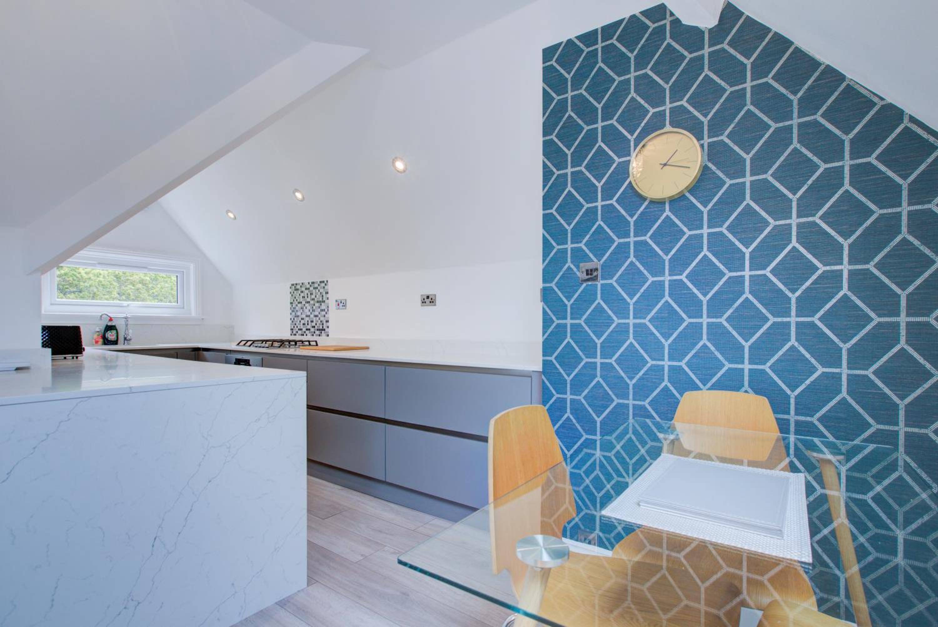 Large 3 Bedroom Apartment with Free Parking near Beach and Meyrick Park Fast WiFi