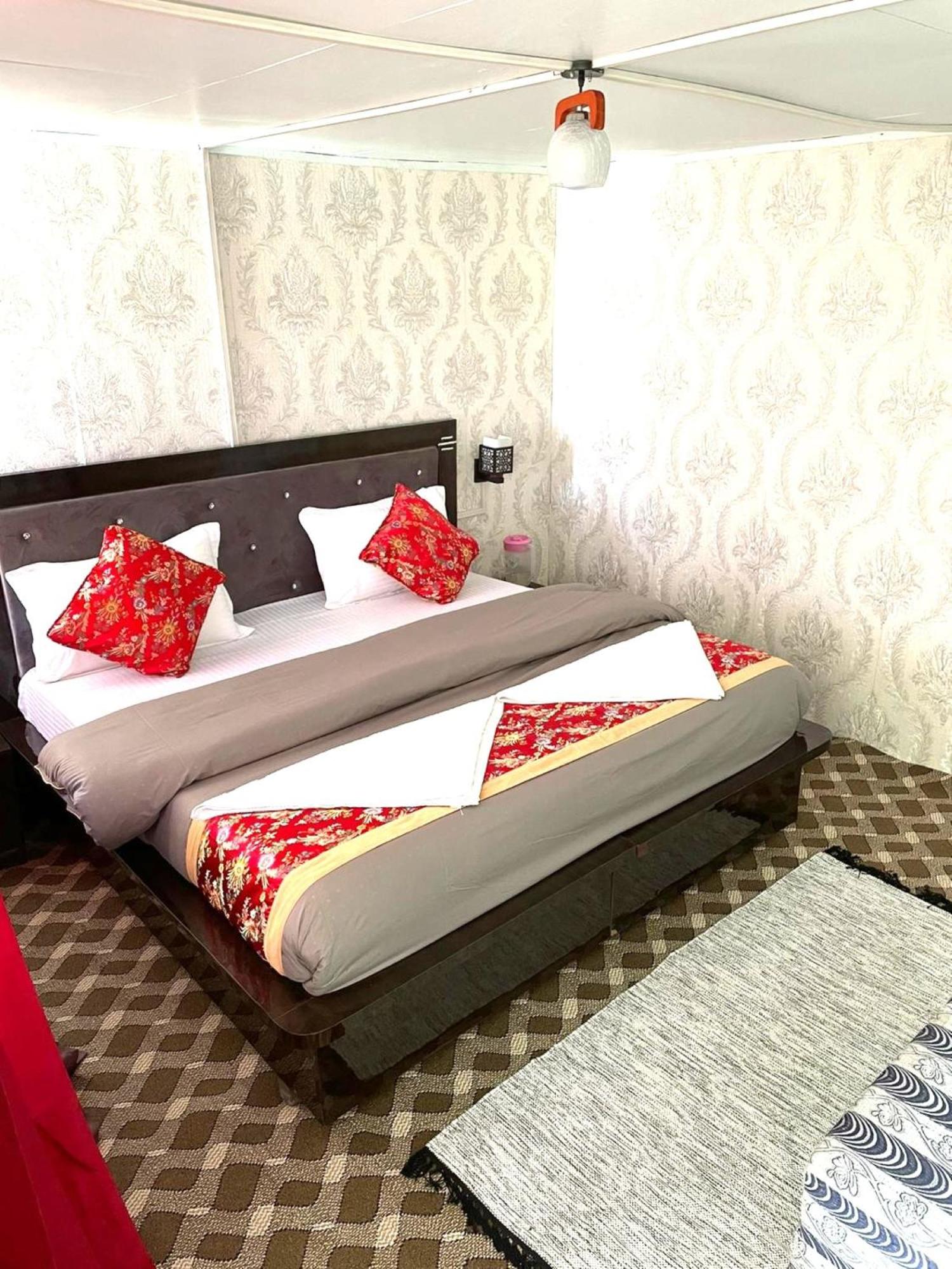 Pangong Delight Camps and Cottages view 4