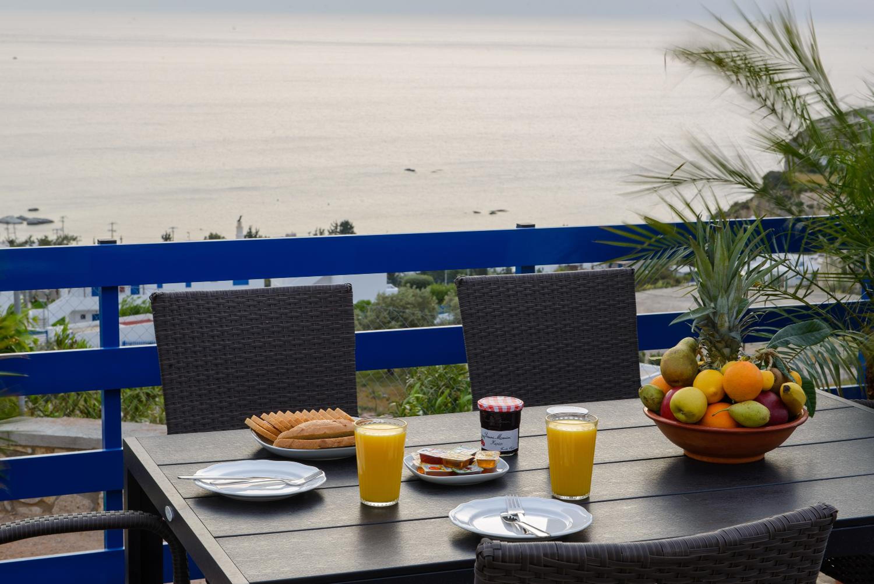 Villa Leonardo en Archangelos — balance & terrace