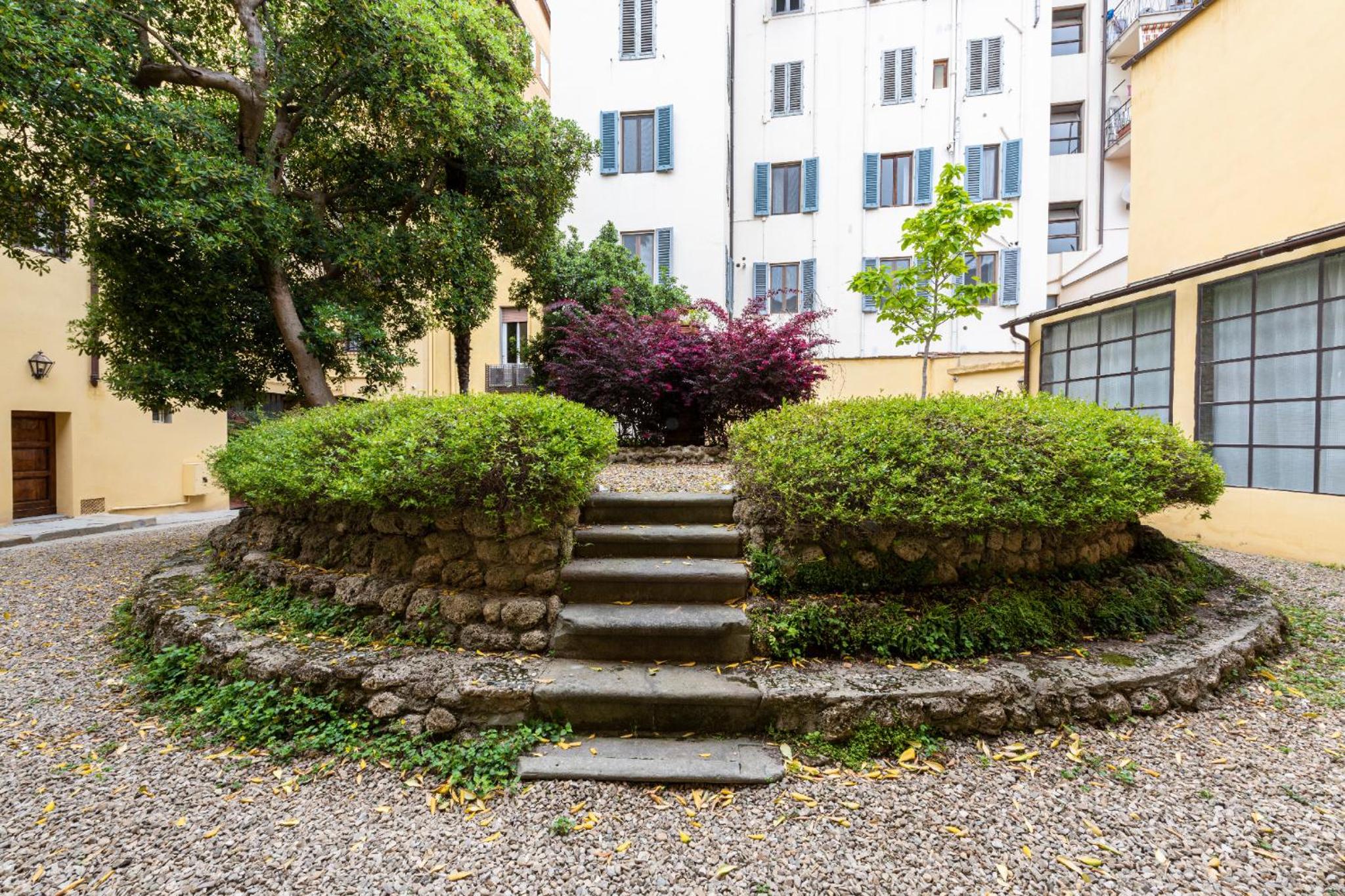 Apartments Florence - Dragomanni Loft with patio