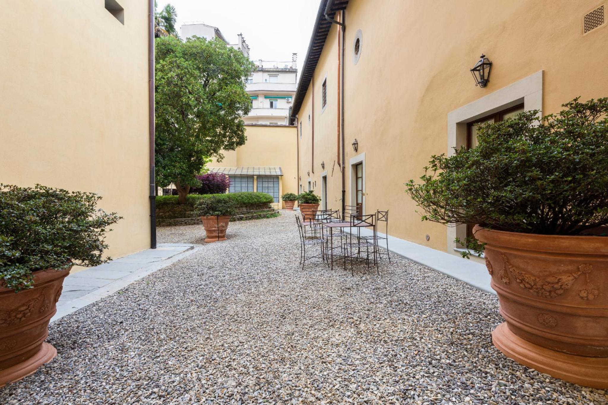 Apartments Florence - Dragomanni Loft with patio