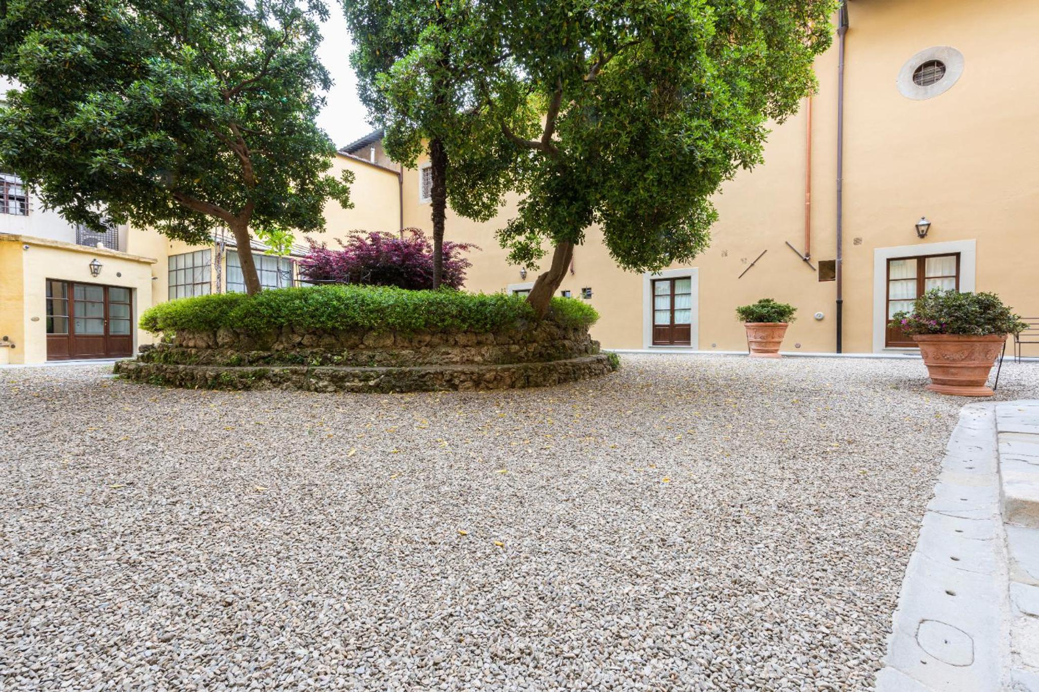 Apartments Florence - Dragomanni Loft with patio