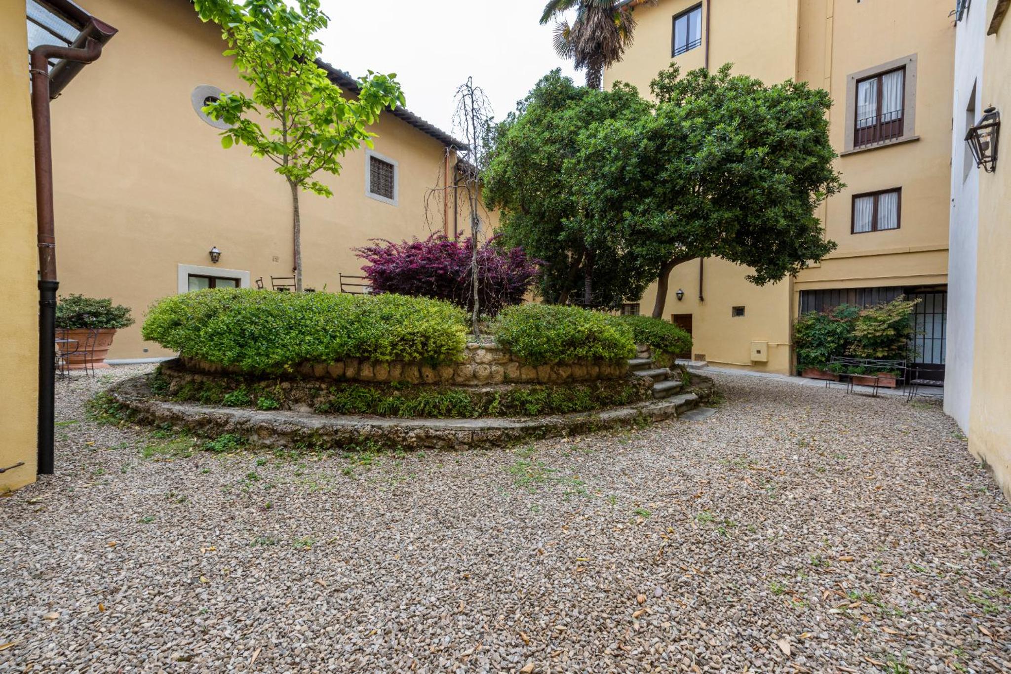 Apartments Florence - Dragomanni Loft with patio