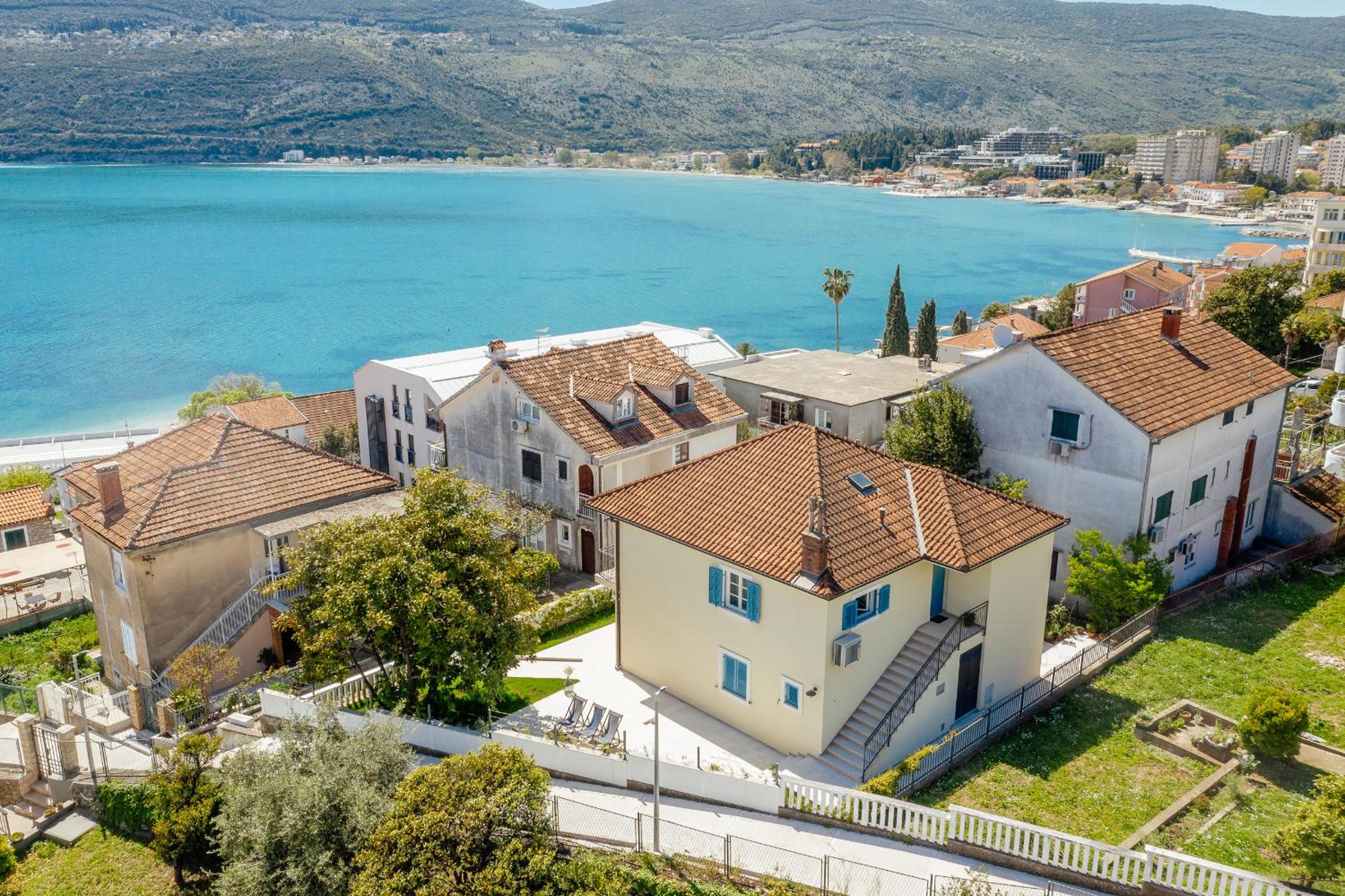 Magnolia Apartments - 3 min by walk to the beautiful beach