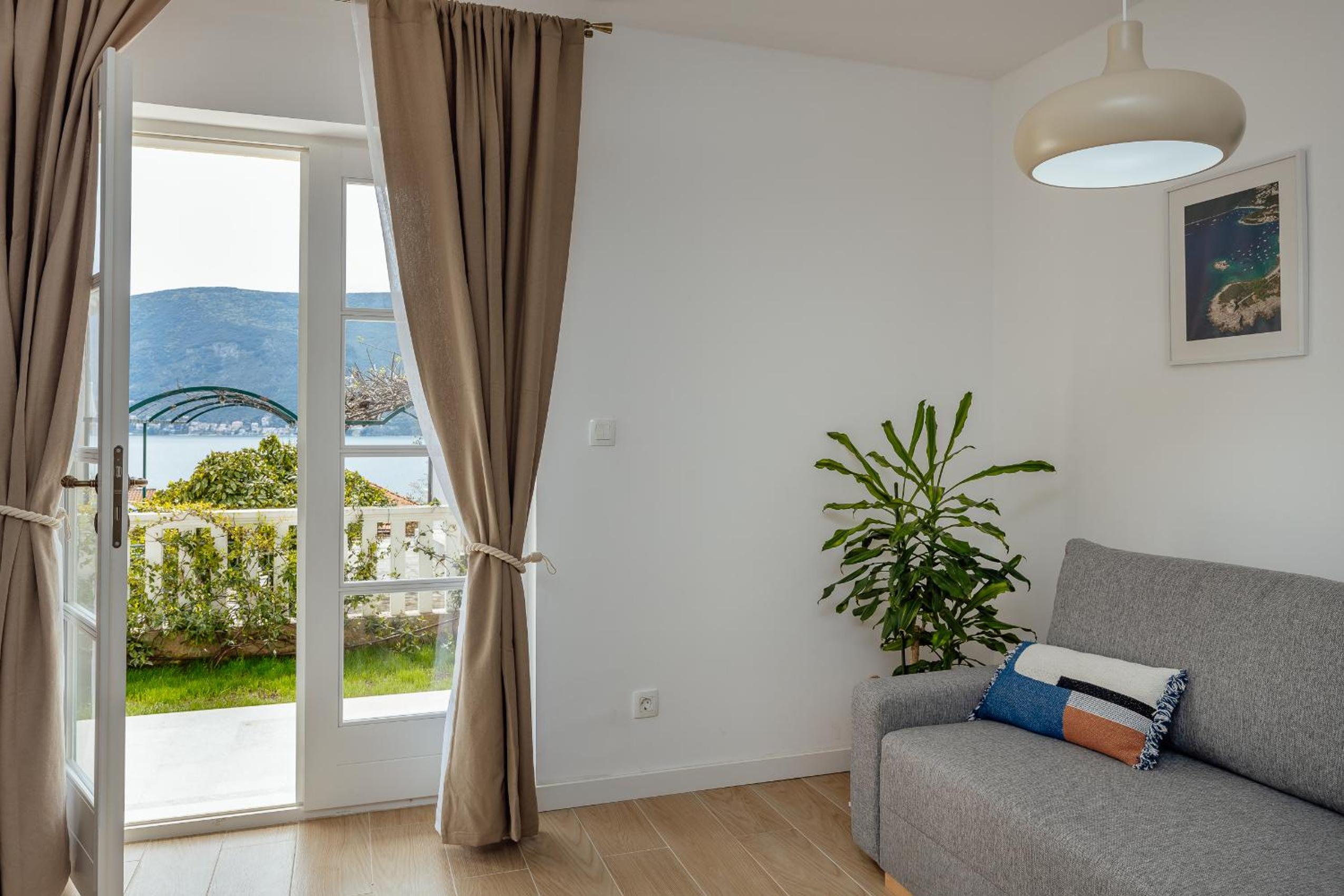 Magnolia Apartments - 3 min by walk to the beautiful beach