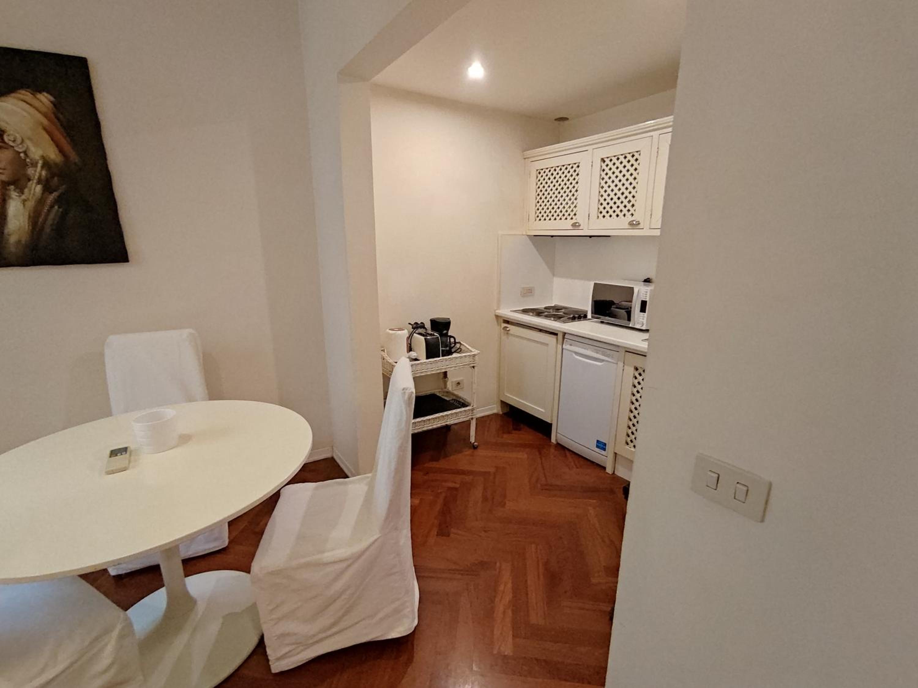 Cashmere apartment a stone's throw from the Duomo